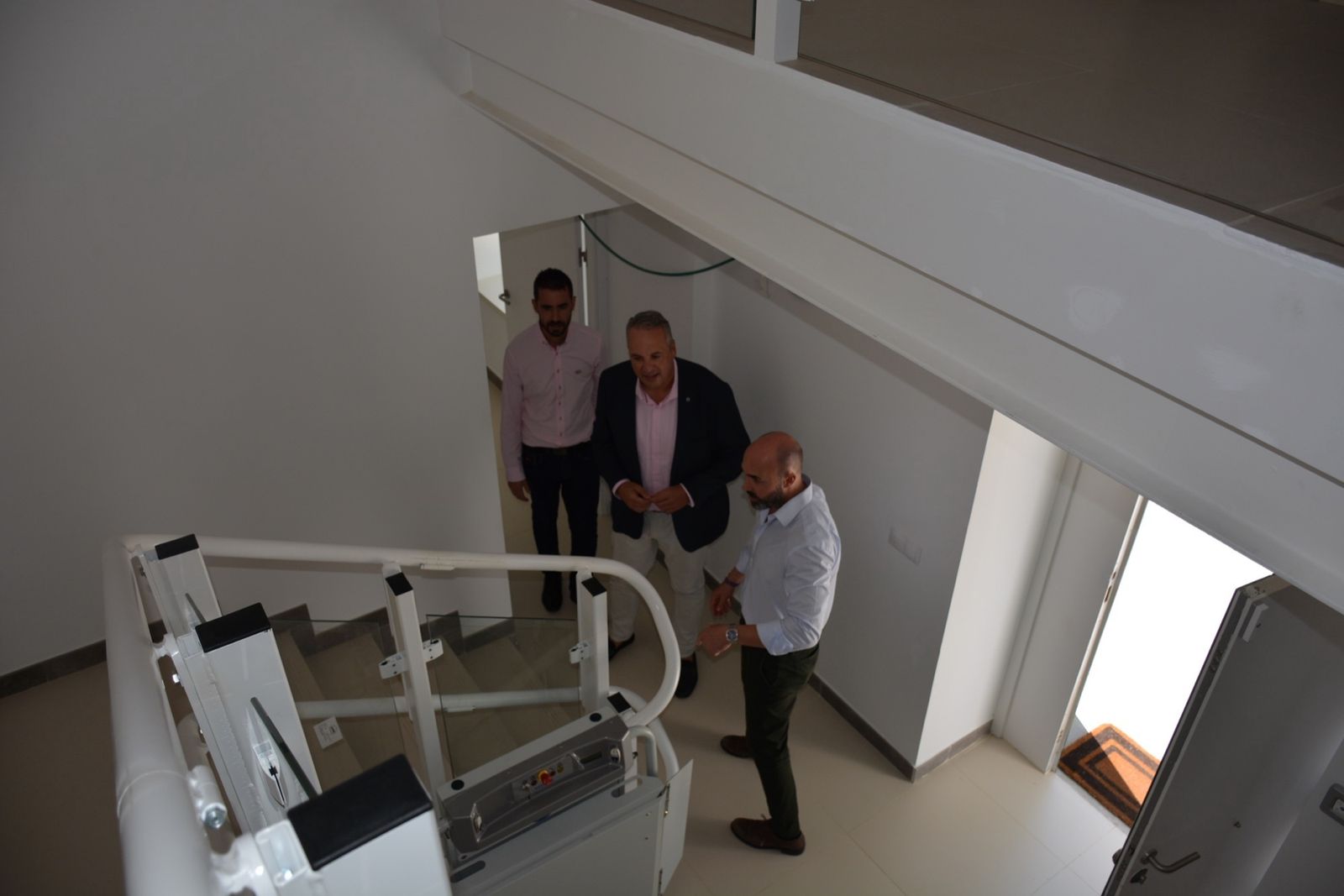 Los responsables municipales, en el interior de la Casa Varela