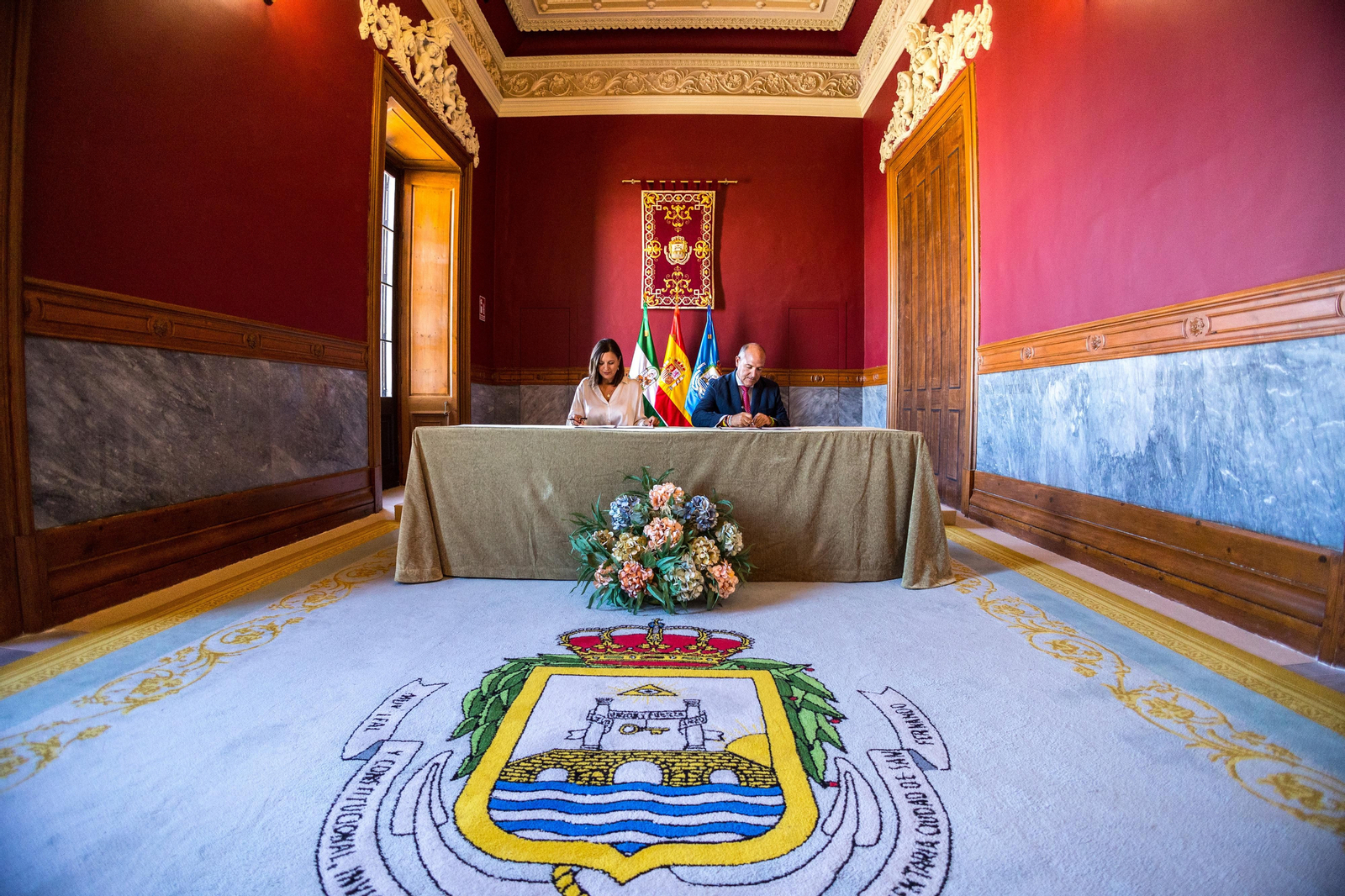 Firma del convenio para la subvención de la Magna Mariana entre el Ayuntamiento y el Consejo de Hermandades.o Firma del convenio para la subvención de la Magna Mariana entre el Ayuntamiento y el Consejo de Hermandades.o