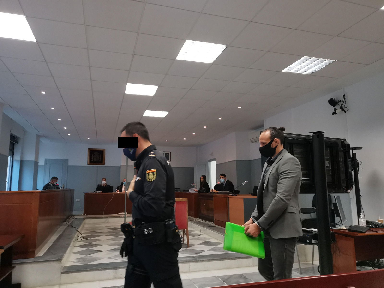 Carlo Troiano acepta una pena de dos años de cárcel por abusar de la prima de la menor con la que tuvo una relación