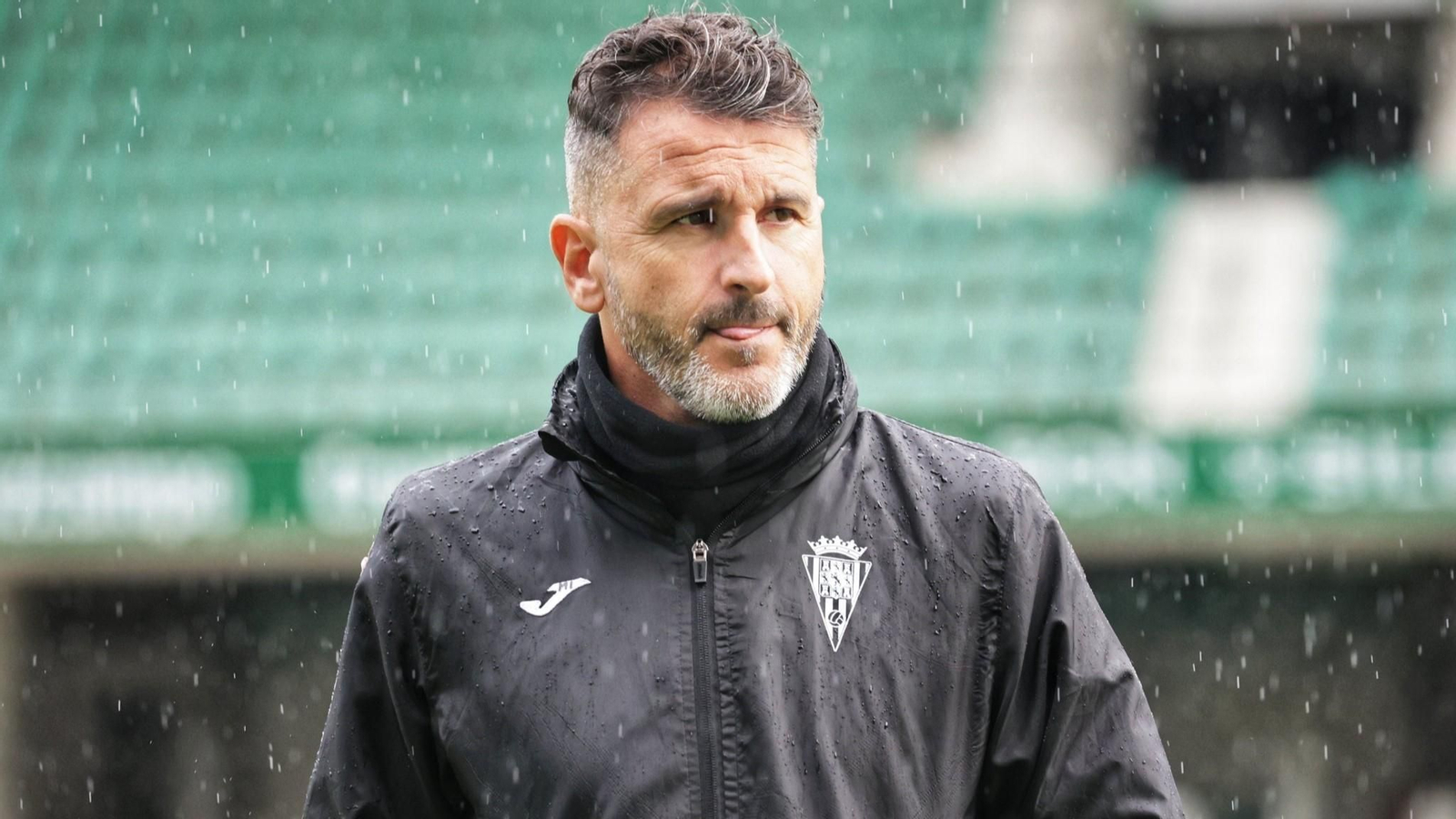 Iván Ania, entrenador del Córdoba CF, en el entrenamiento de este lunes. Iván Ania, entrenador del Córdoba CF, en el entrenamiento de este lunes.