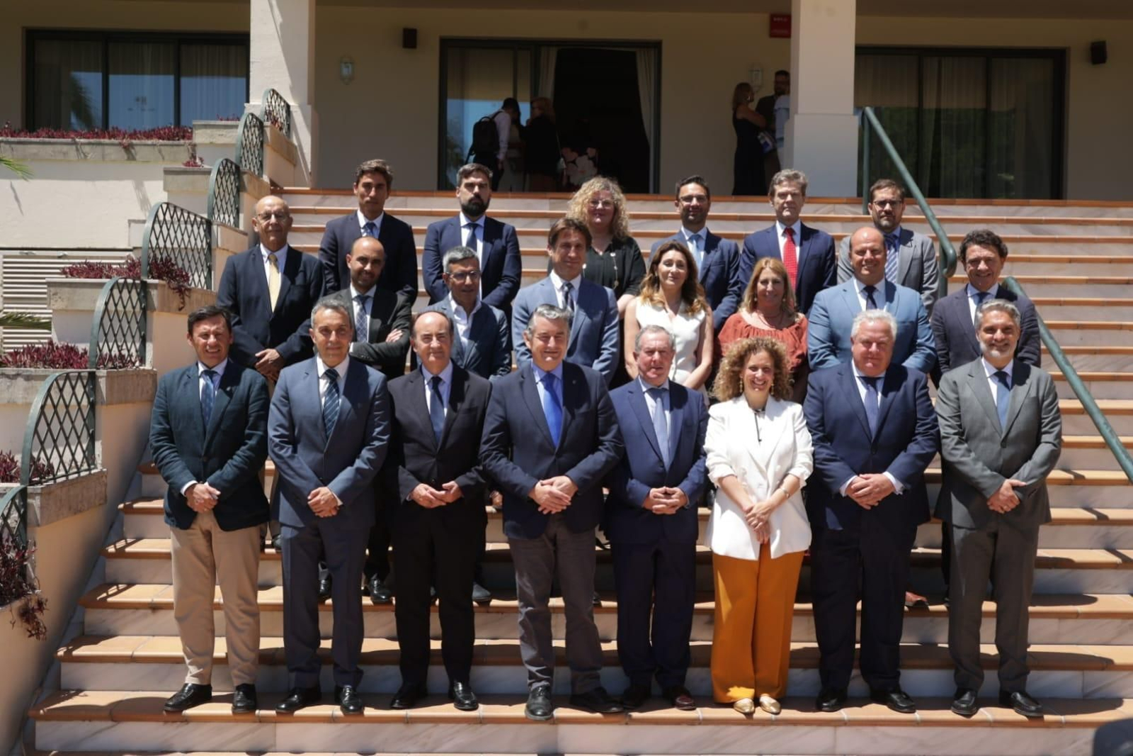 Representantes de la Asociación de Grandes Industrias, junto al consejero Antonio Sanz