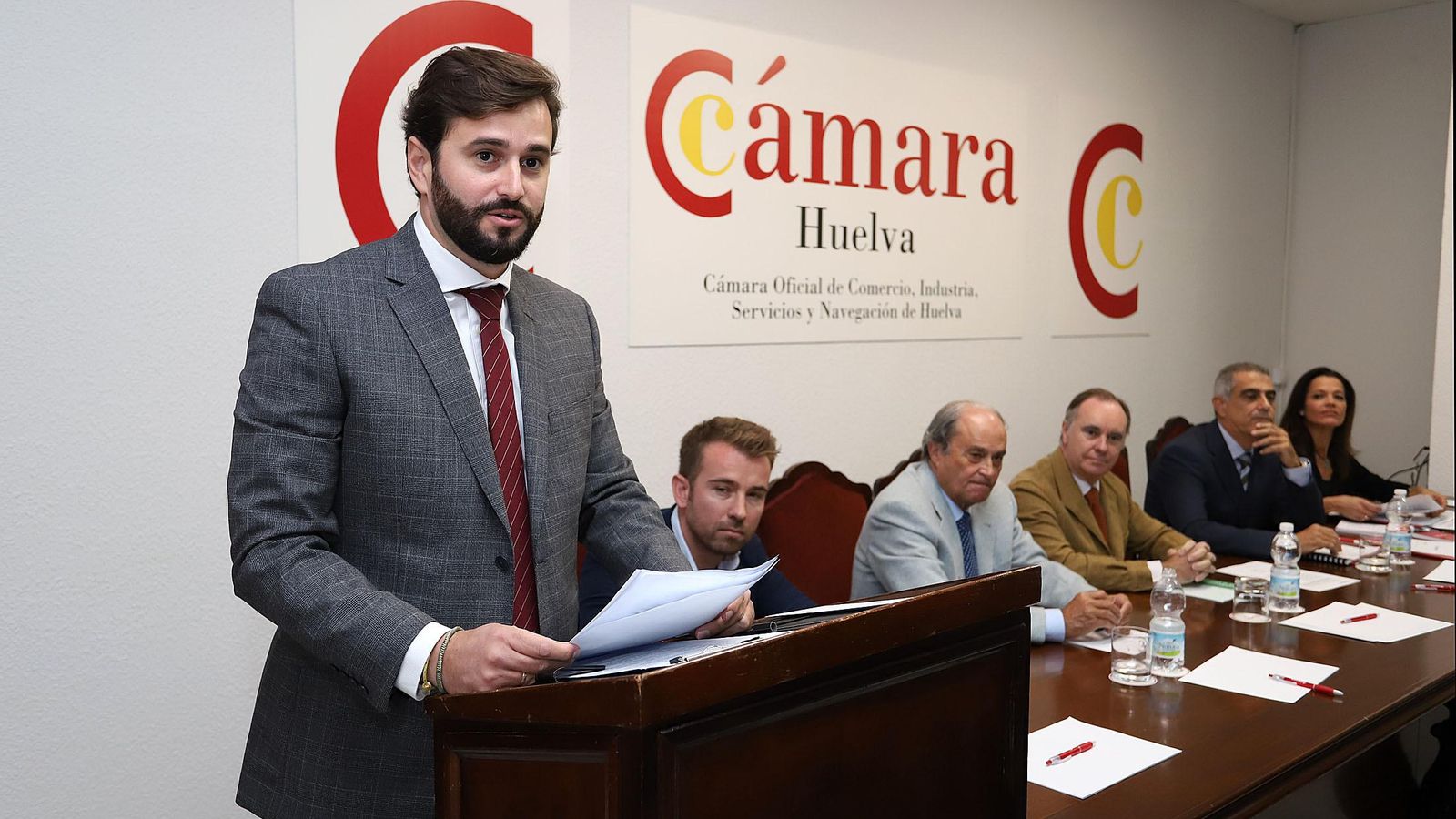 Un momento de la alocución del nuevo presidente de la Cámara ante el pleno.