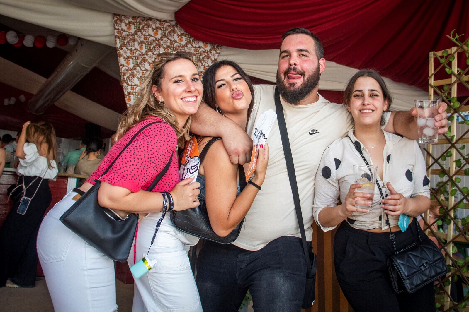 Granada vive un domingo de Corpus marcado por el buen tiempo.