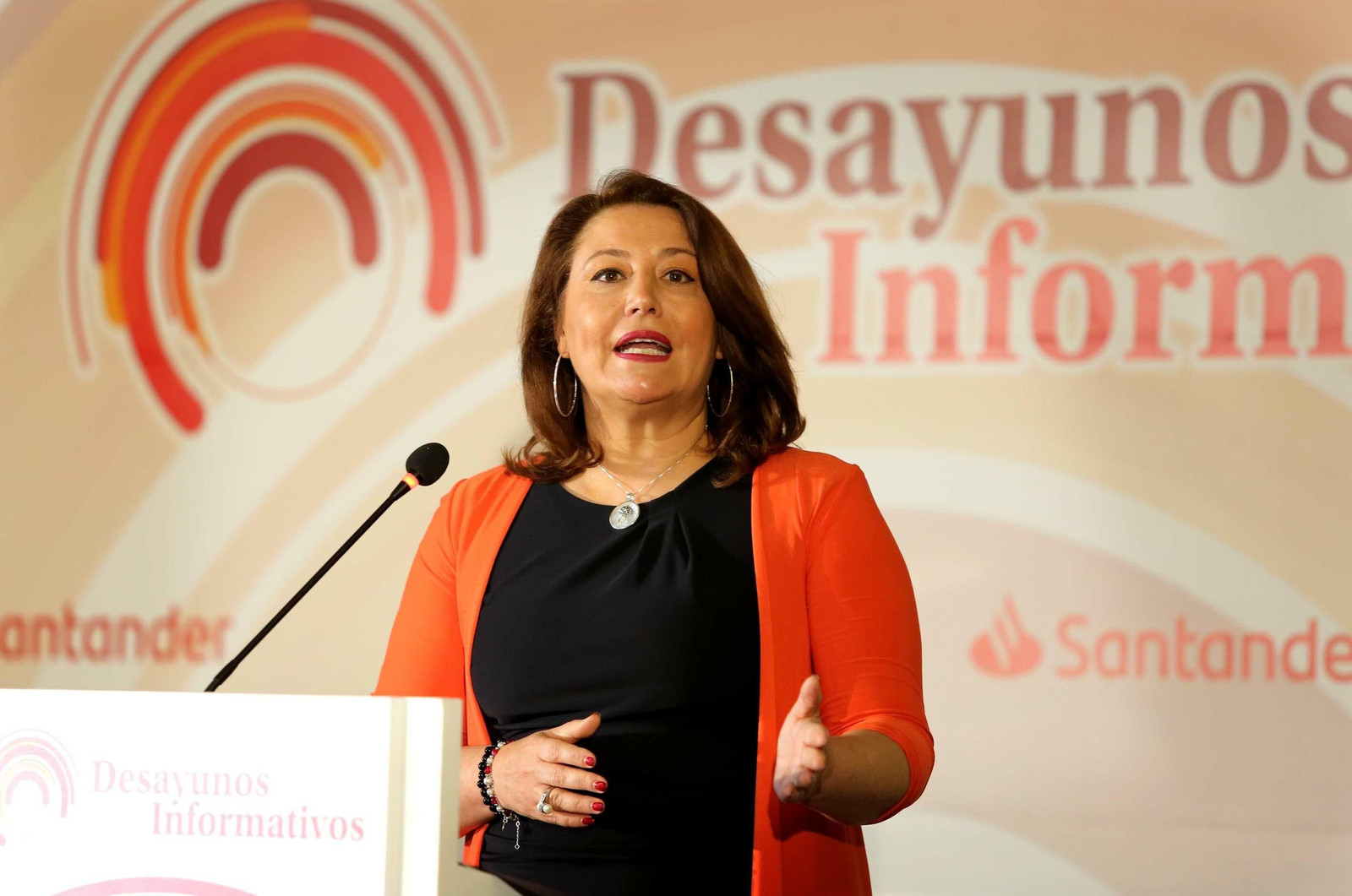 La consejera de agricultura y pesca Carmen Crespo en los desayunos del Banco de Santander y Grupo Joly