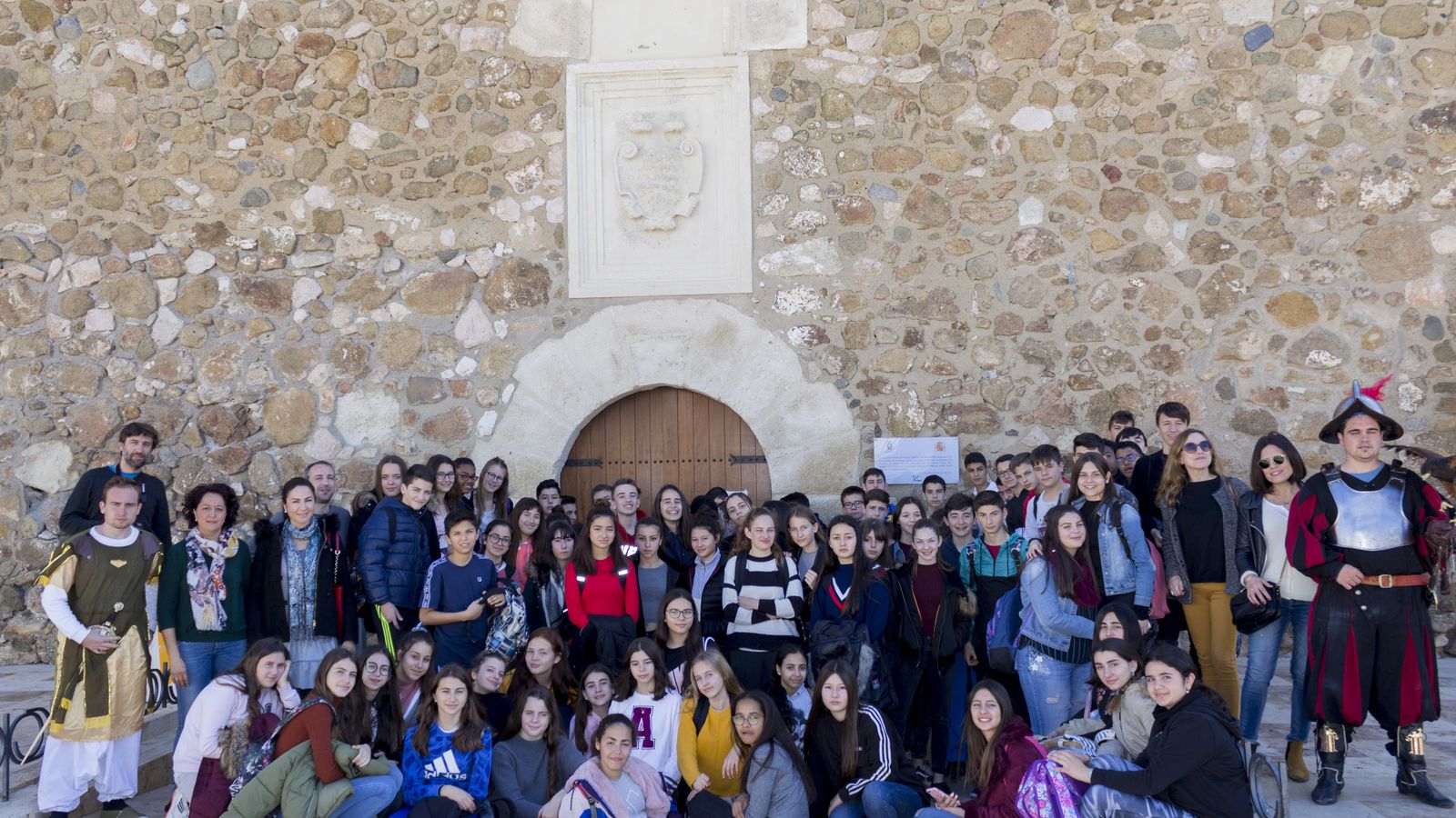 Foto de familia de los estudiantes franceses en el castillo de Carboneras.