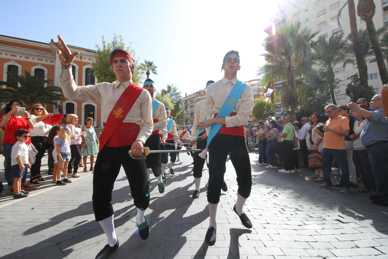 Imágenes del desfile Iberoamericano de bailes.