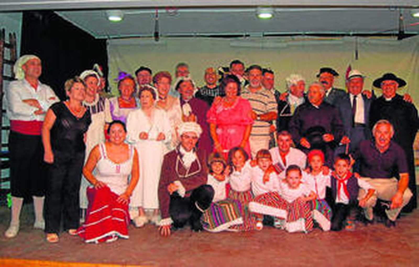 El grupo 'Entinguerengues' en una de sus representaciones teatrales.