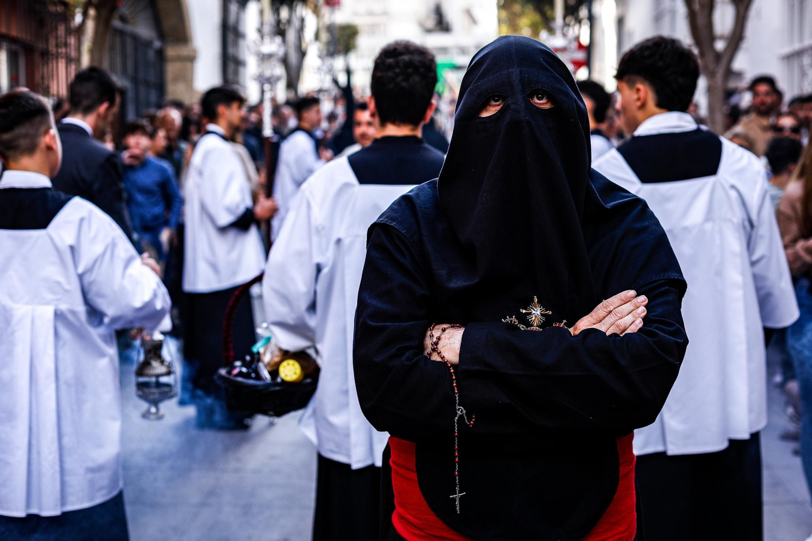 Imágenes de la salida de Desamparados en la Semana Santa de San Fernando 2025