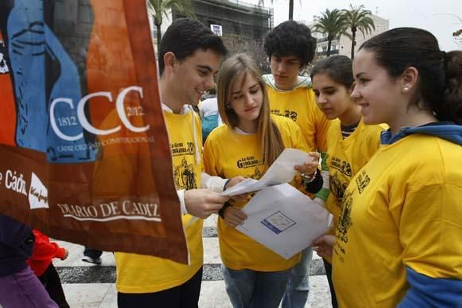 La plaza de San Juan de Dios ha sido el punto de partida de esta tercera edición de la prueba, en la que participan 110 grupos

Foto: Jose Braza