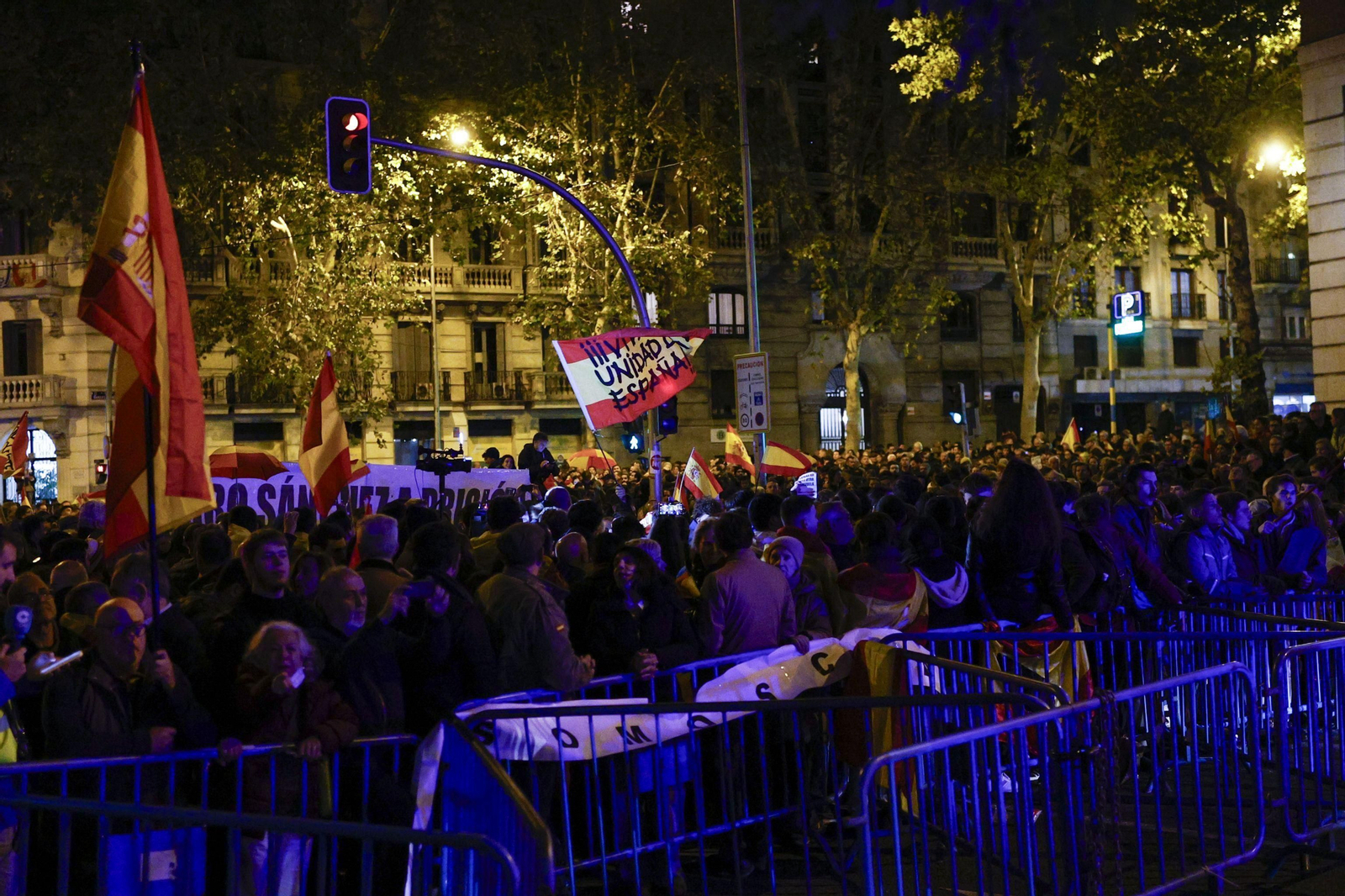 Imagen de los concentrados frente a la sede del PSOE en Madrid. Imagen de los concentrados frente a la sede del PSOE en Madrid.