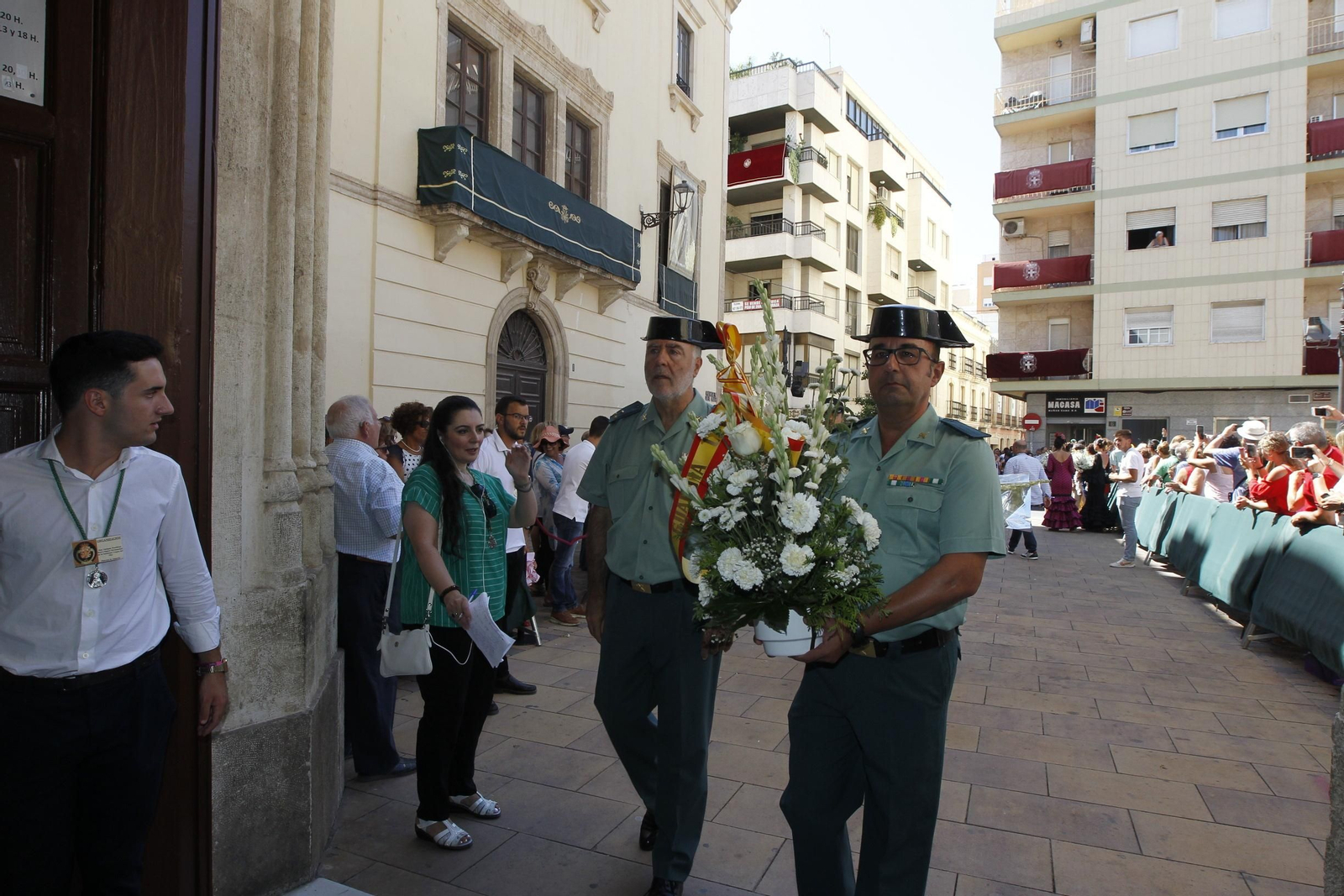 Fotogalería ofrenda floral a la Virgen del Mar. Feria de Almería 2019