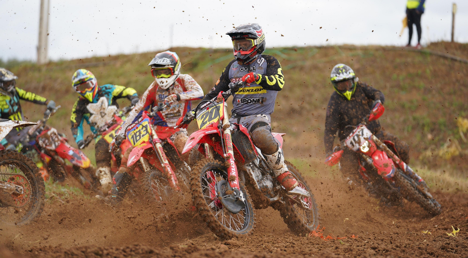Un momento de la prueba que abrió el Trofeo Provincial de Motocross en Almodóvar del Río.