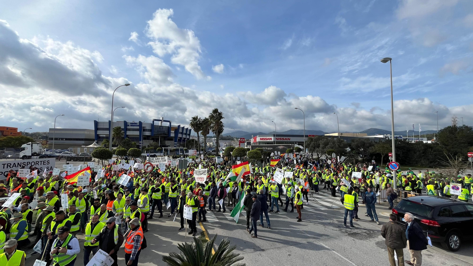 Corte de la carretera en el Puerto de Algeciras.