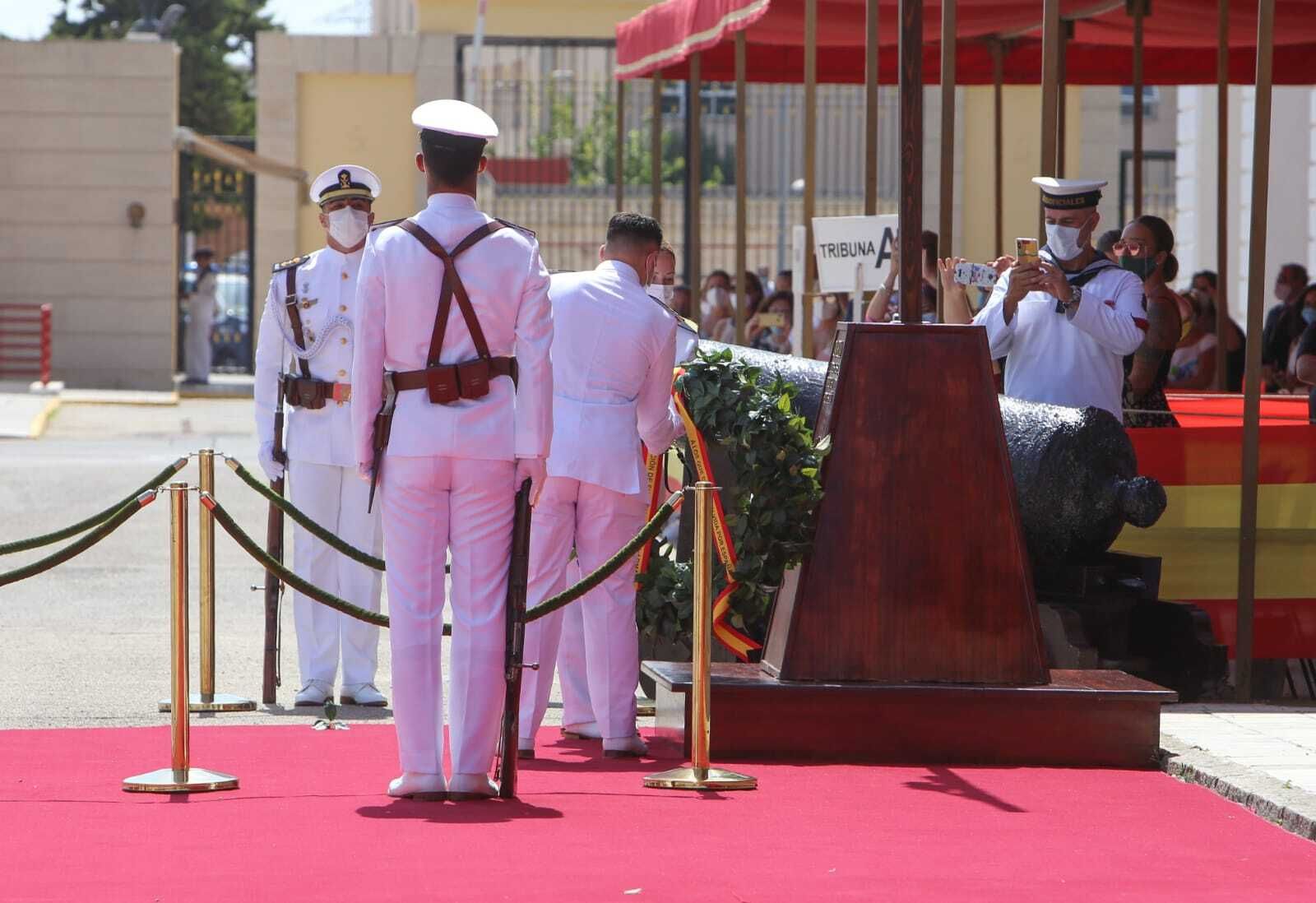 Entrega de despachos en la Escuela de Suboficiales de la Armada