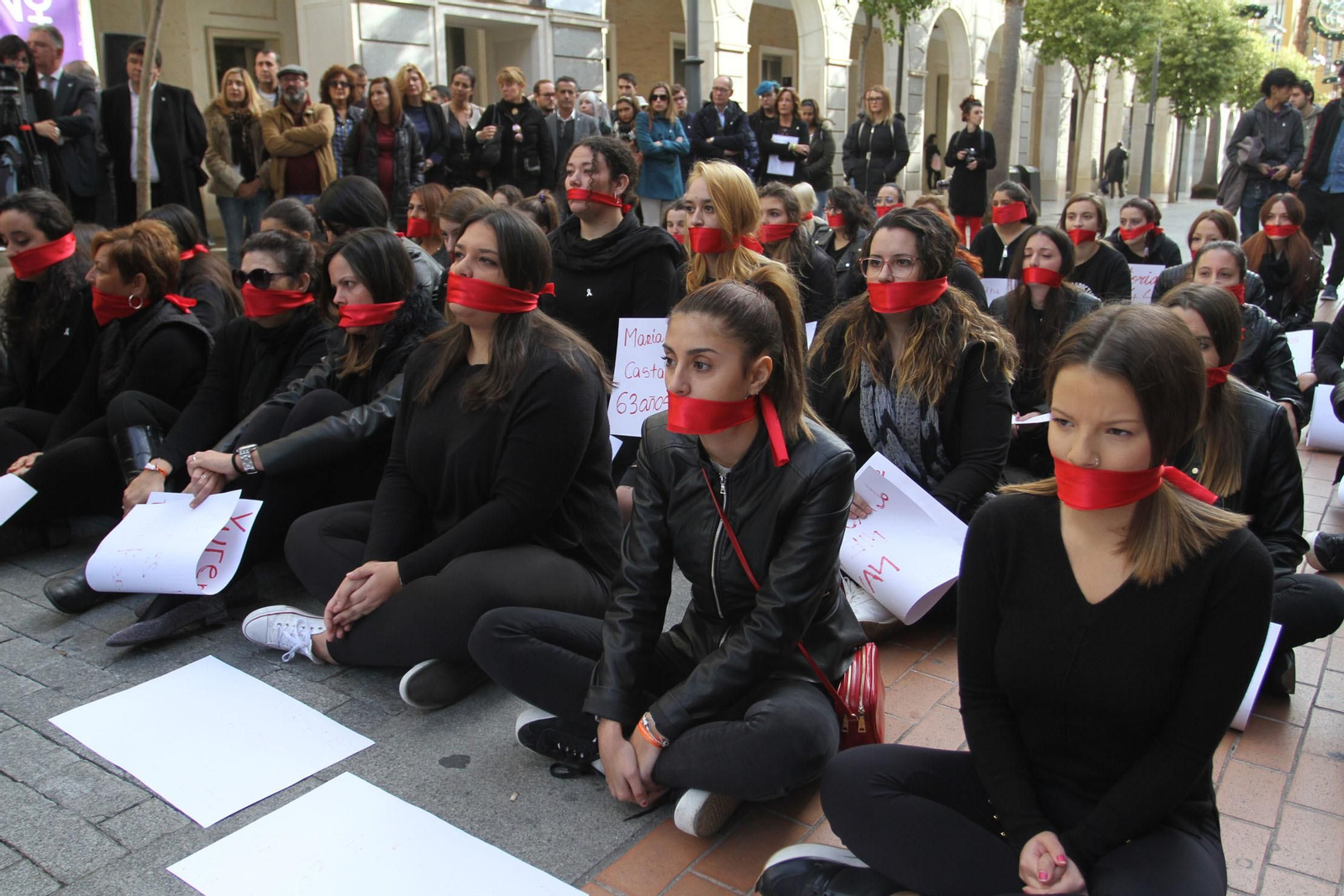 Lectura de manifiesto de violencia contra la mujer