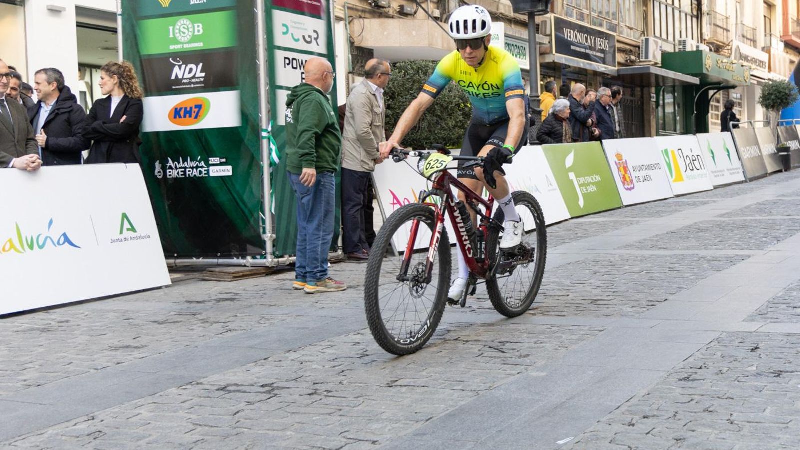 En imágenes: la Andalucía Bike Race llega a Jaén en su tercera etapa