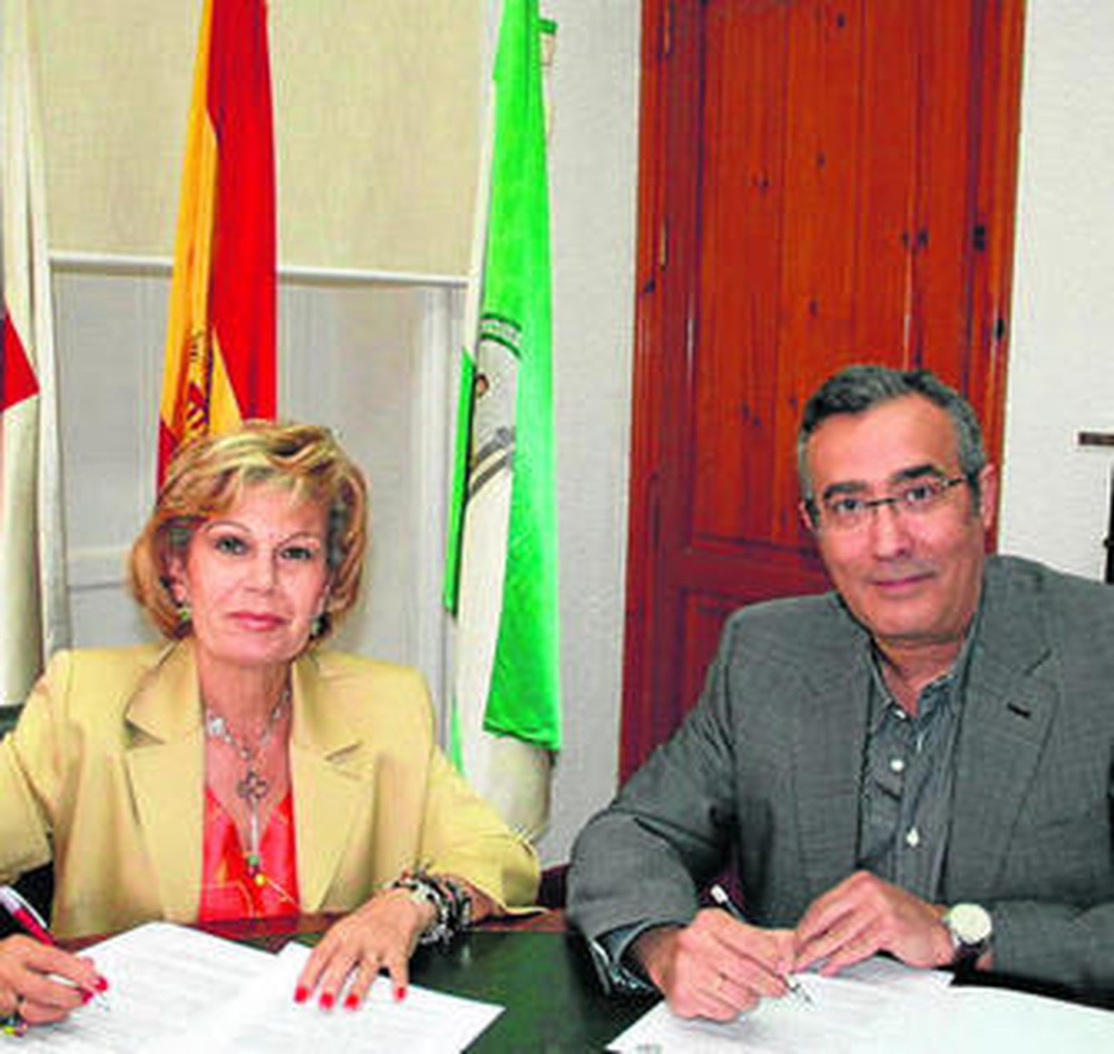 Los responsables del Colegio de Enfermería y de Cruz Roja en Almería.