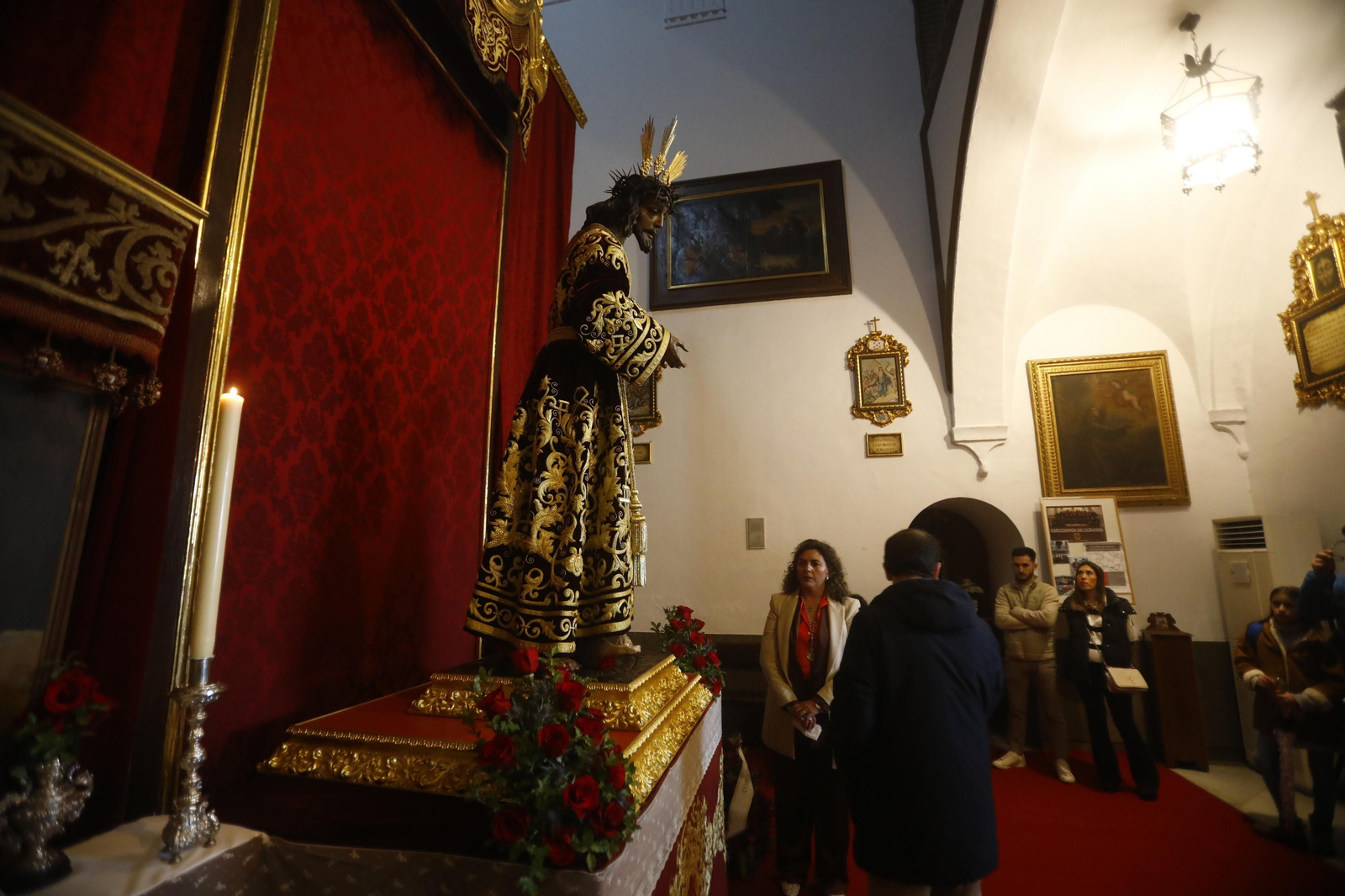 Las mejores imágenes de los besapiés del segundo domingo de Cuaresma en Córdoba