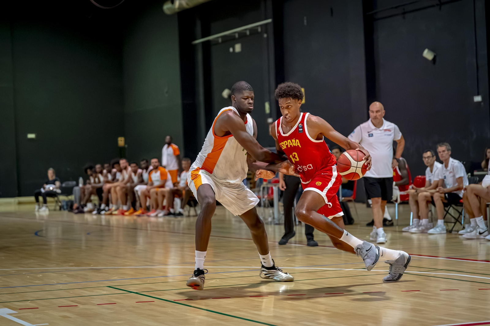 España B, con Álvaro Folgueiras, derrota a Costa de Marfil antes de venir a Málaga