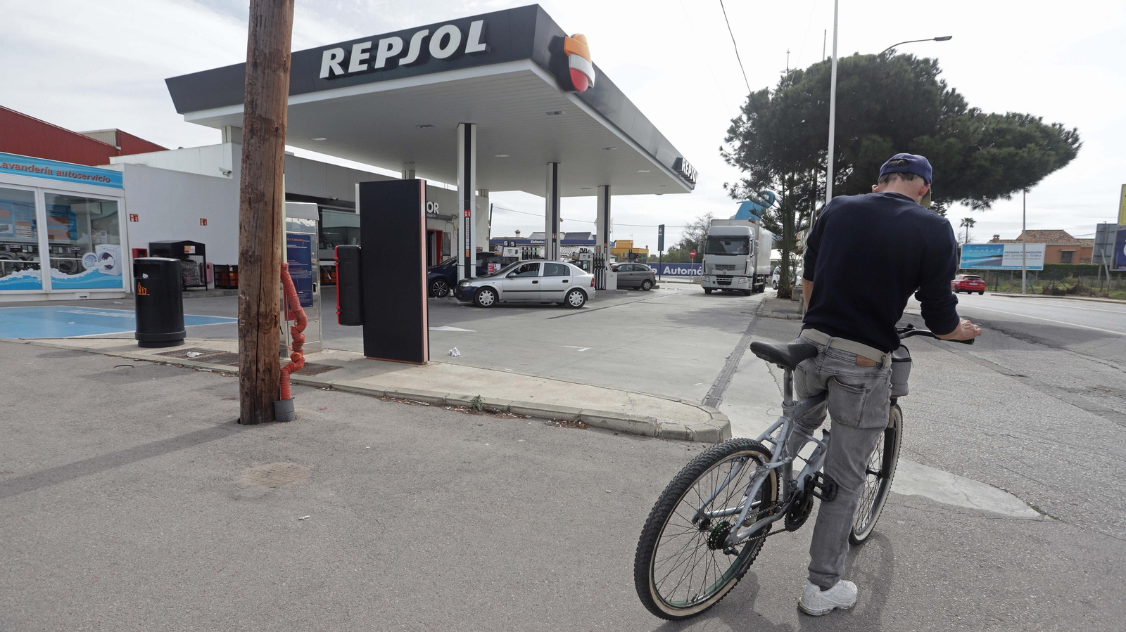 Fotos de colas en las gasolineras del Campo de Gibraltar