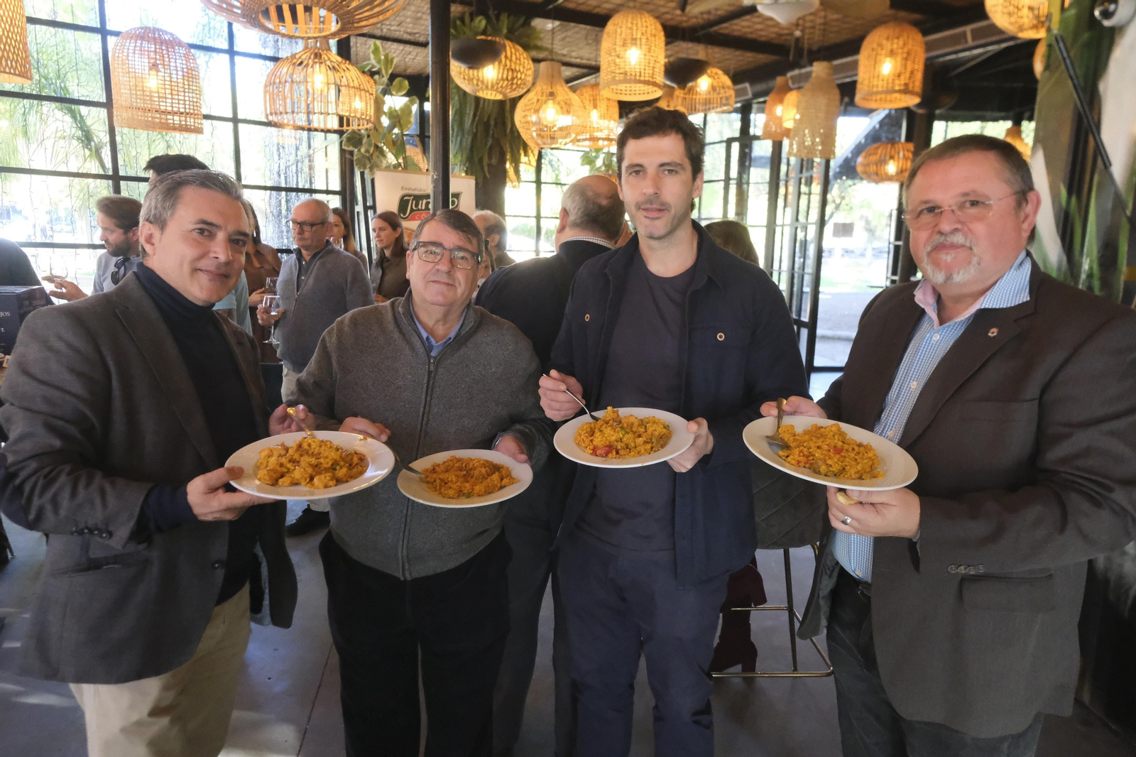 La jornada del perol cordobés en el Mercado Victoria, en imágenes