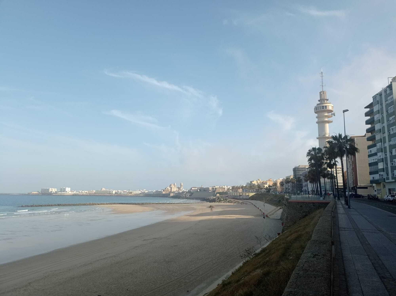 Cielo despejado en Cádiz.
