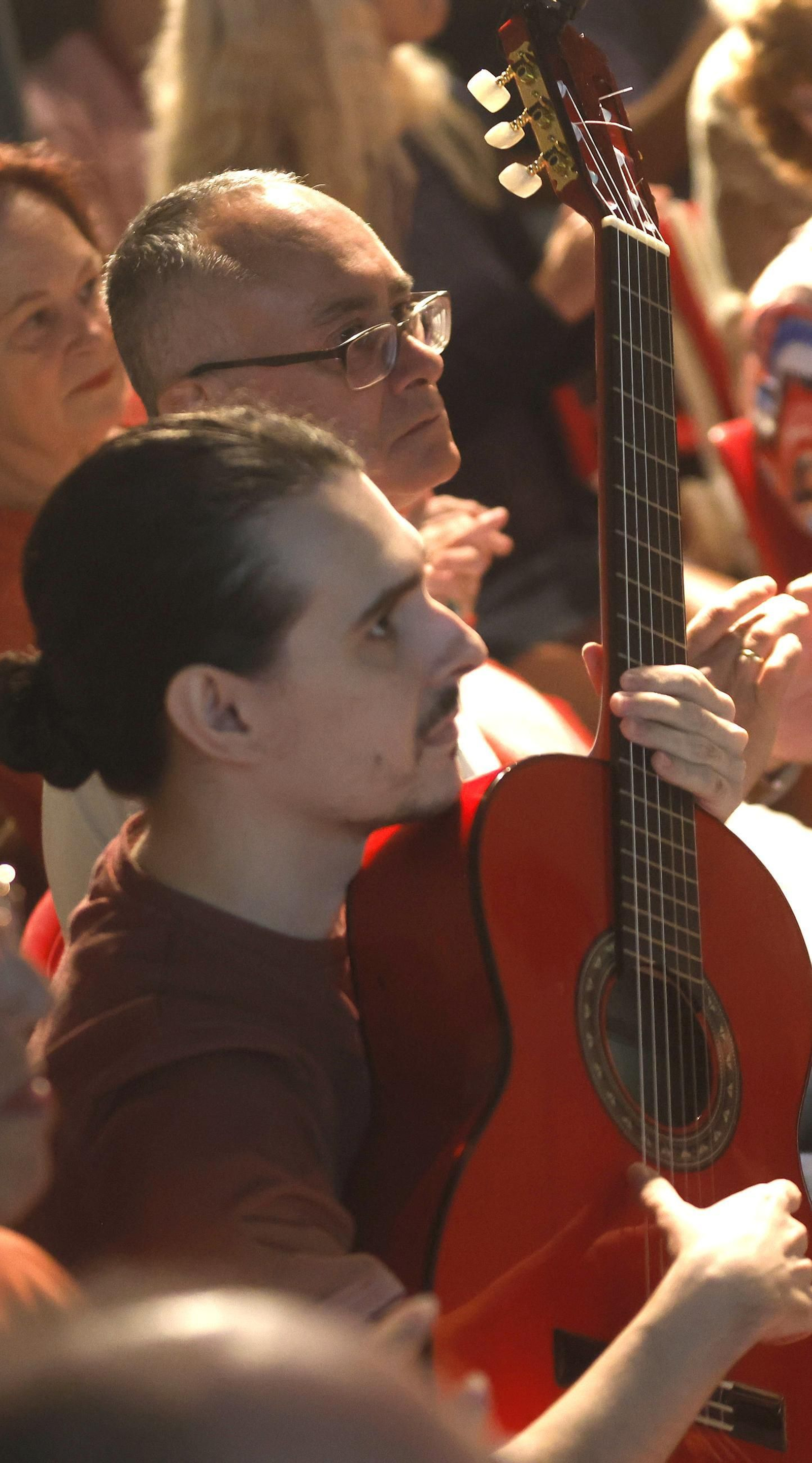 Búscate en la reunión a compás en AlCultura