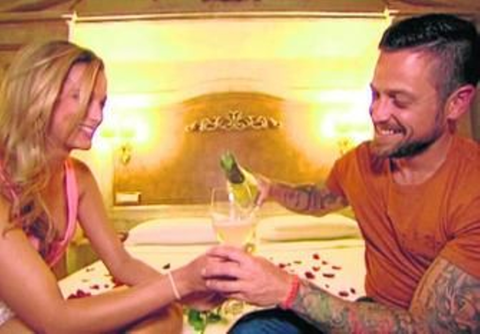 Corina y Pascual, en una de las escenas del programa.