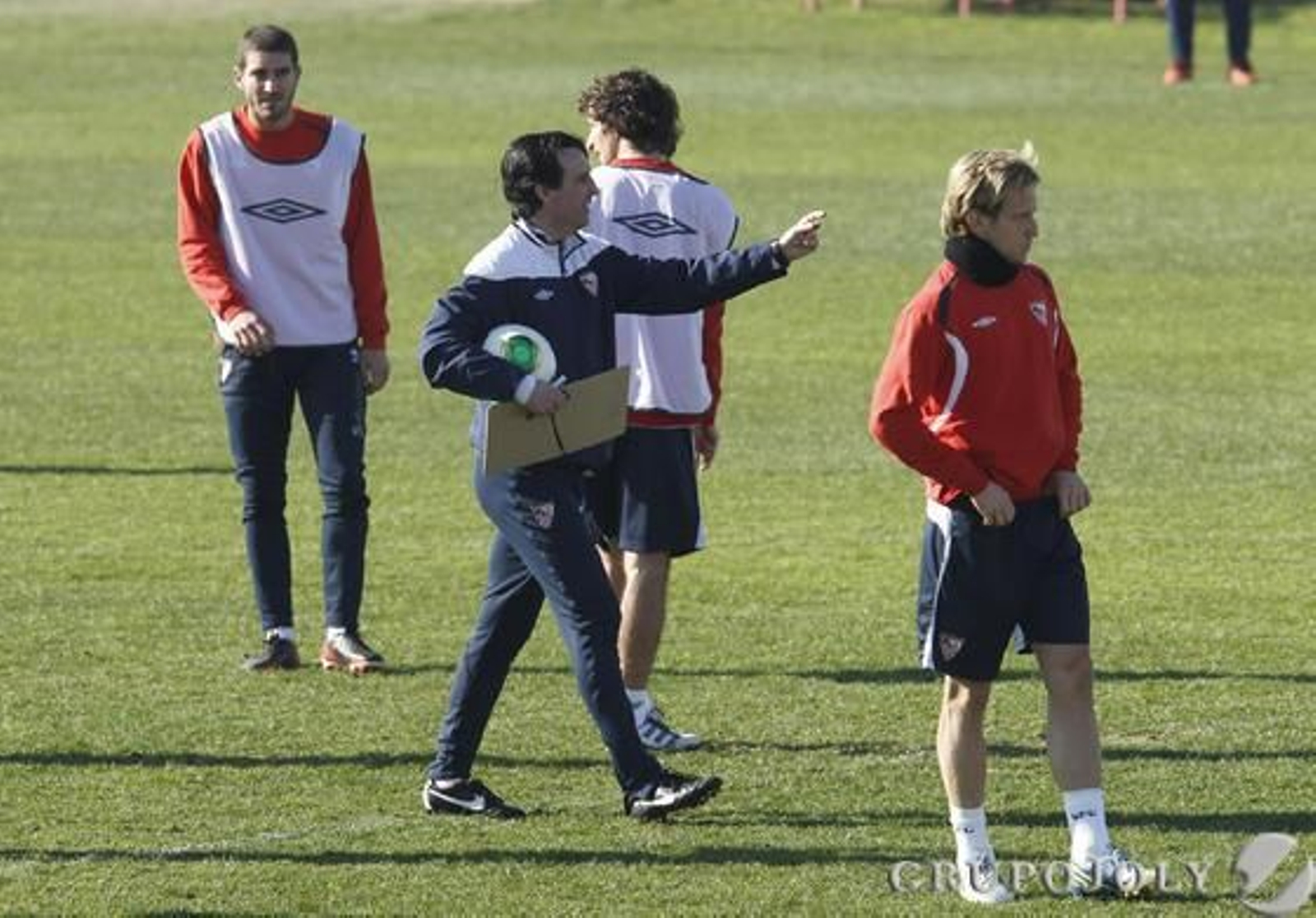 Unai Emery, dirigiendo por primera vez al Sevilla FC.

Foto: Antonio Pizarro