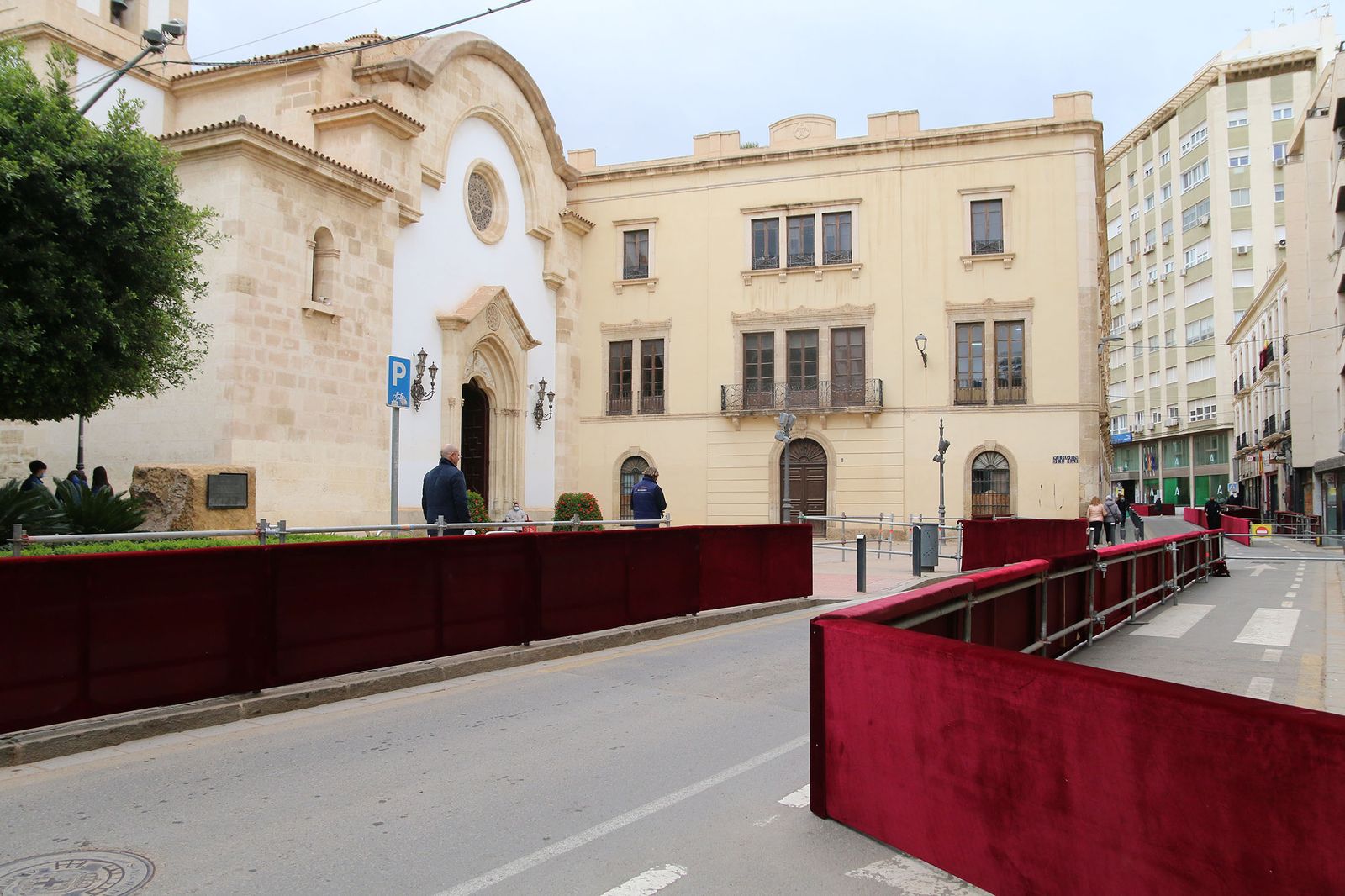 Montaje de la Carrera Oficial para la Semana Santa de Almería