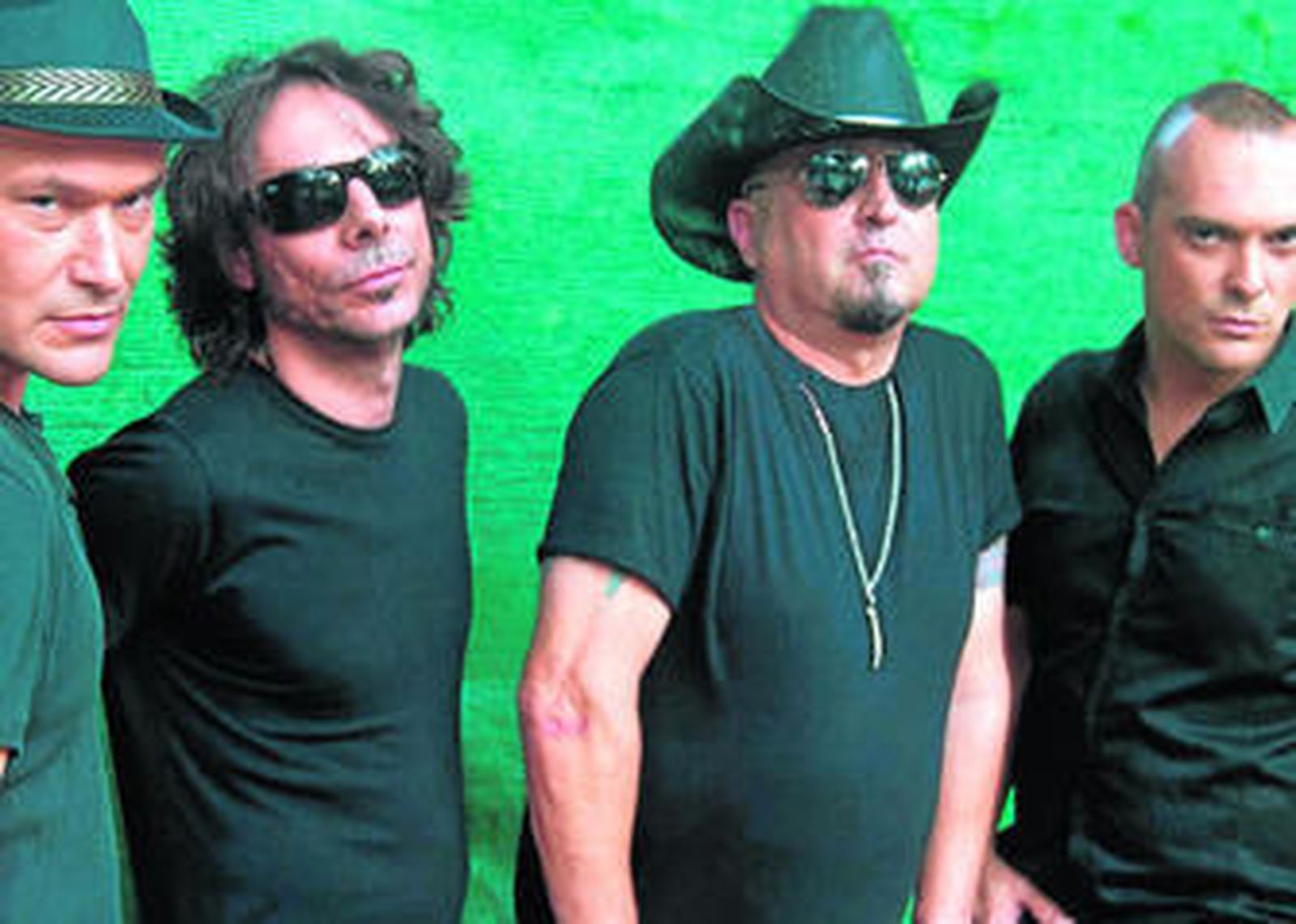 Carlos Segarra sigue siendo el líder de esta banda que lleva 35 años en la carretera.