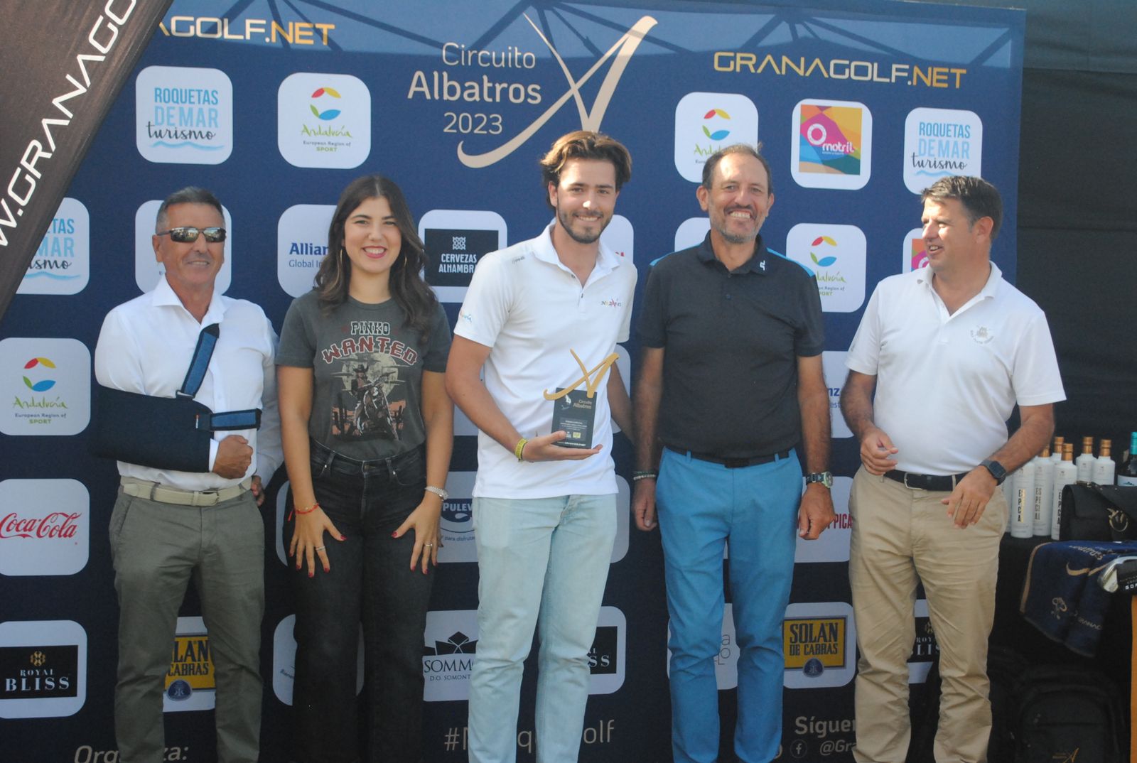 Pedro Capilla recibe el premio en Roquetas de Mar.