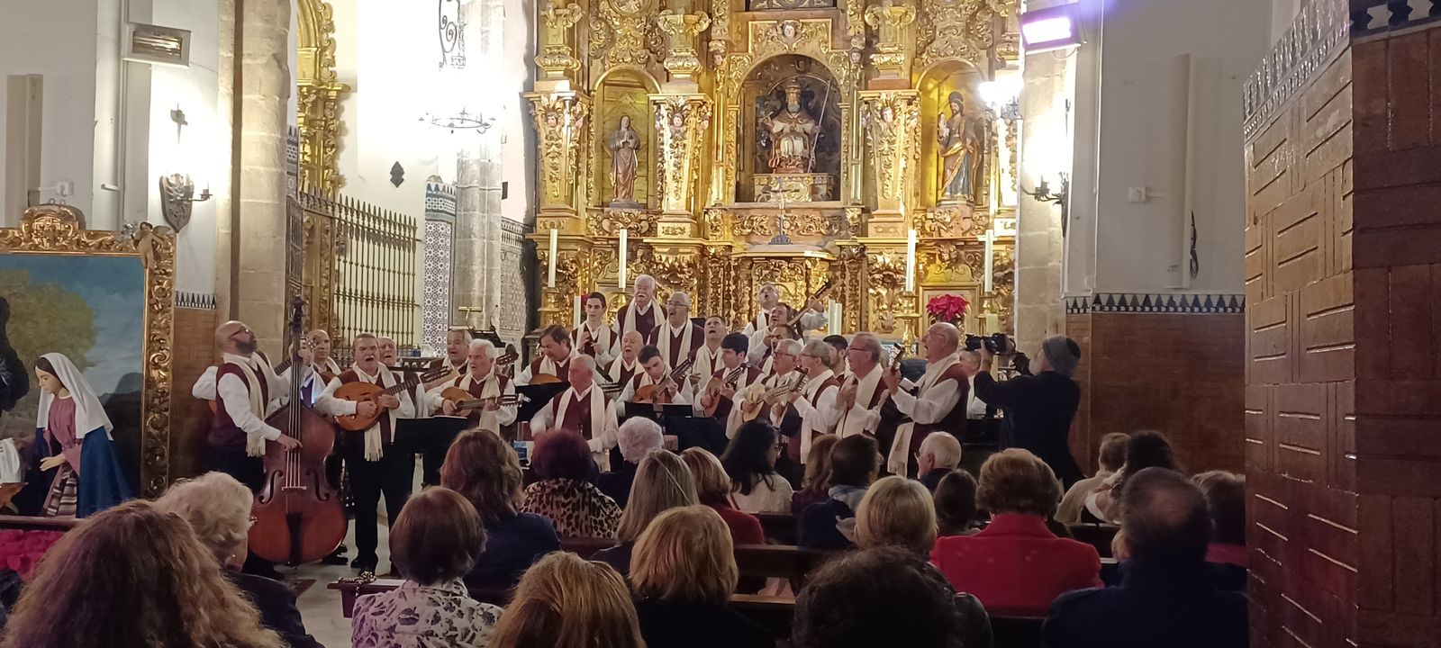 El Grupo de Campanilleros 'Hogueras y Candiles' da un concierto solidario en Huelva