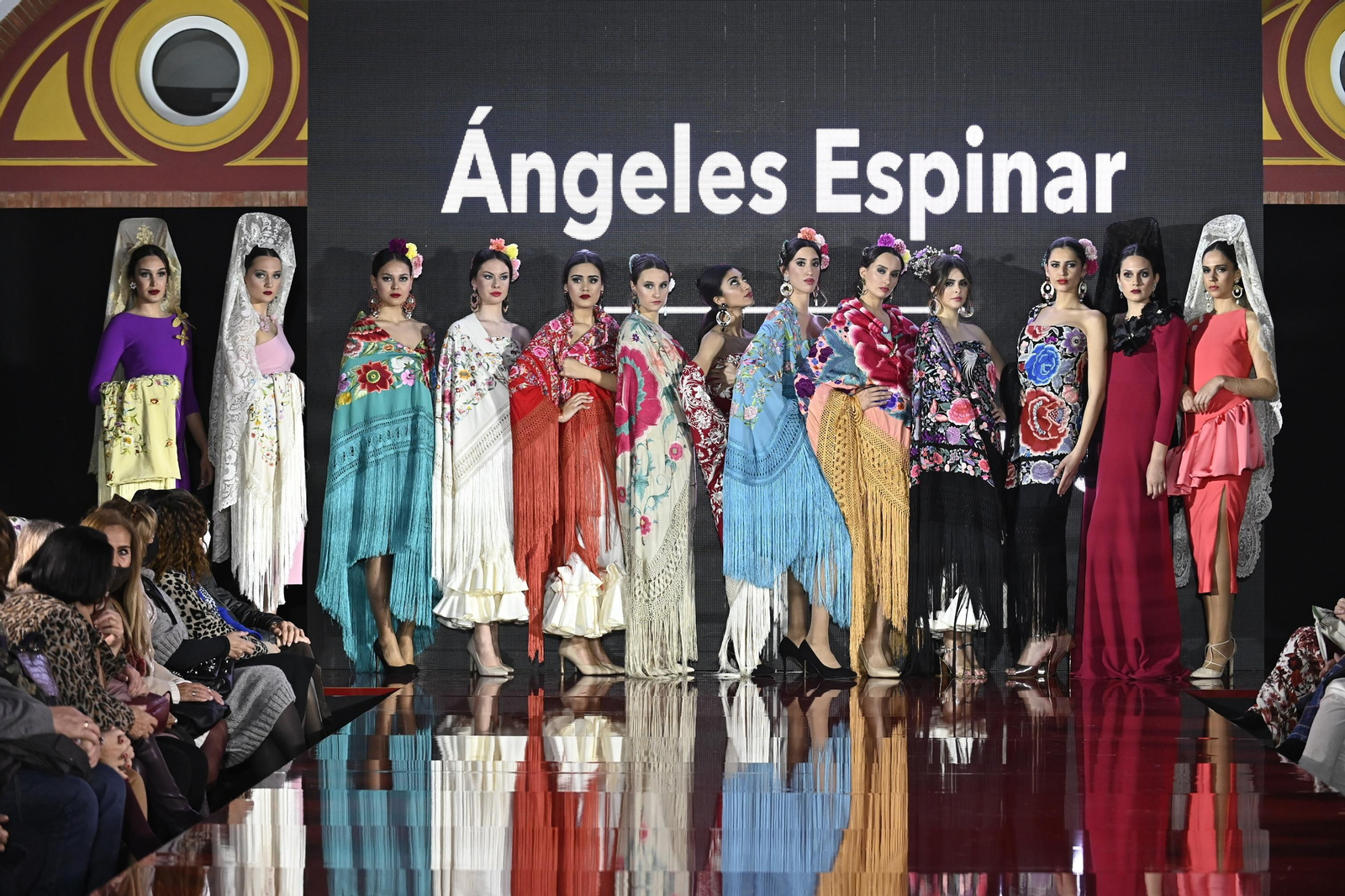 El desfile de Ángeles Espinar y Maite Cárdenas en Pasarela Huelva Flamenca 2022, todas las fotos