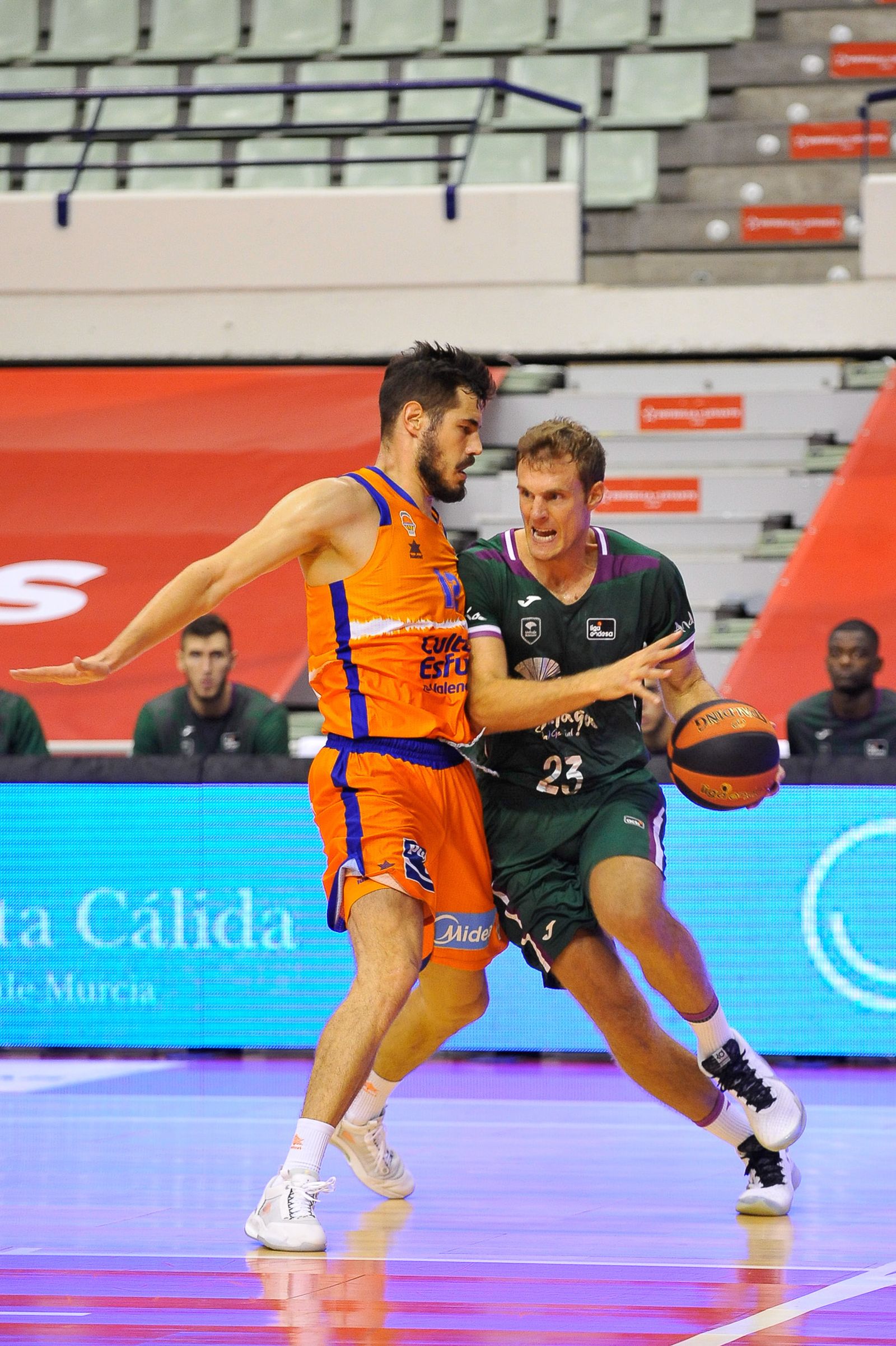 El Unicaja-Valencia Básket, en fotos