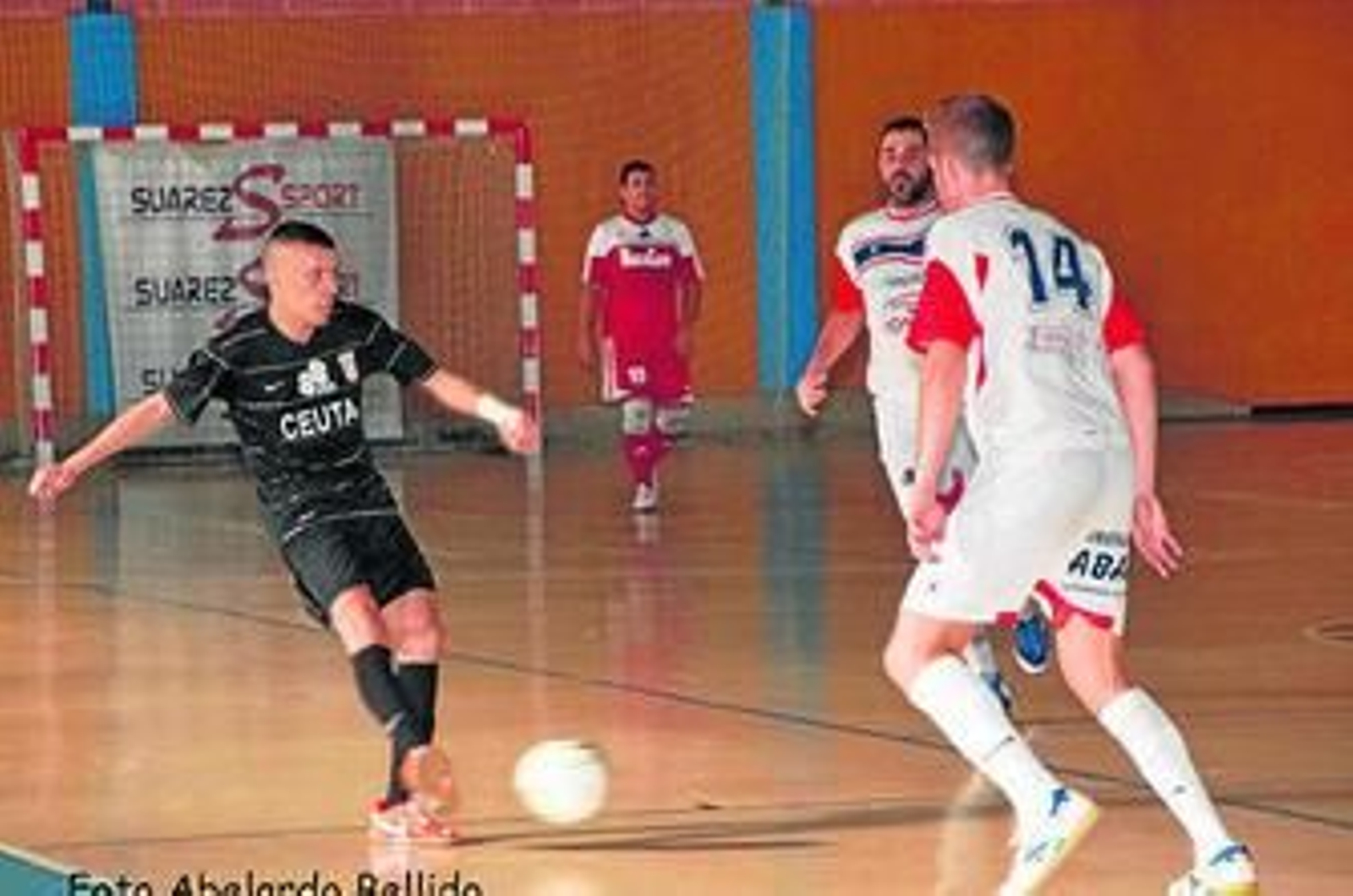 Jugada del primer partido de la Liga del Smurfit Kappa ante el Ceuta. Jugada del primer partido de la Liga del Smurfit Kappa ante el Ceuta.