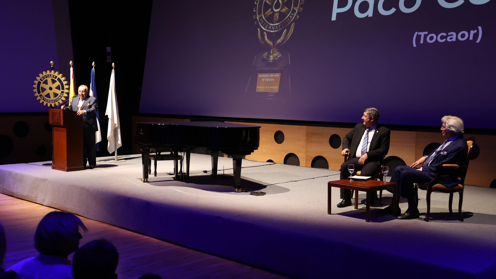 Manuel Alejandro recibe el premio Jerezano del Año del Rotary Club Jerez