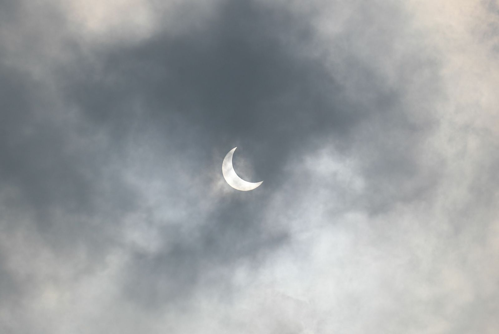 Las imágenes del último eclipse solar de la década