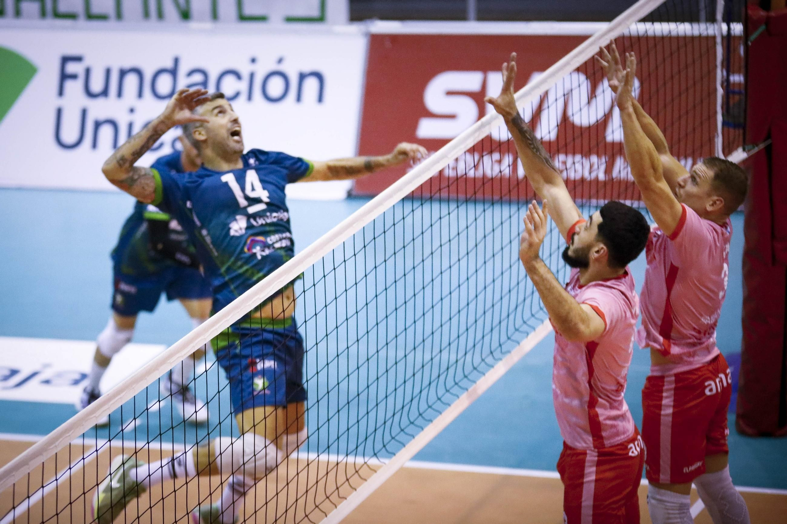 Unicaja Costa de Almería-Arenal Emeve de la Superliga, en imágenes