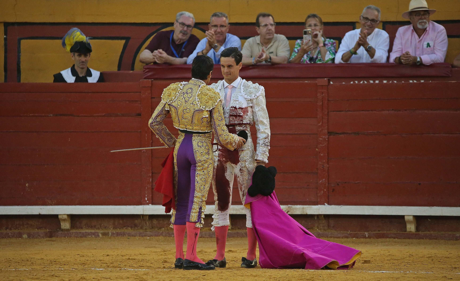 Fotos de la corrida del viernes de la Feria Taurina de Algeciras 2023: Morante de la Puebla, Emilio de Justo y David Galván