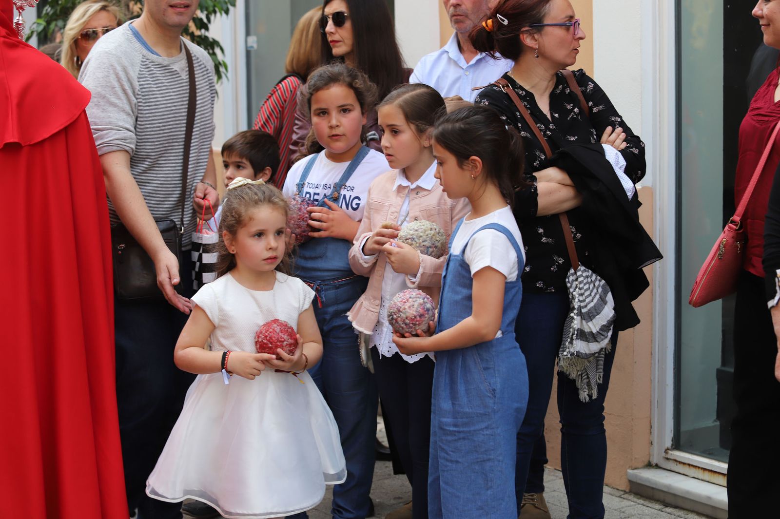 Imágenes del recorrido de la Borriquita  por las calles de Huelva
