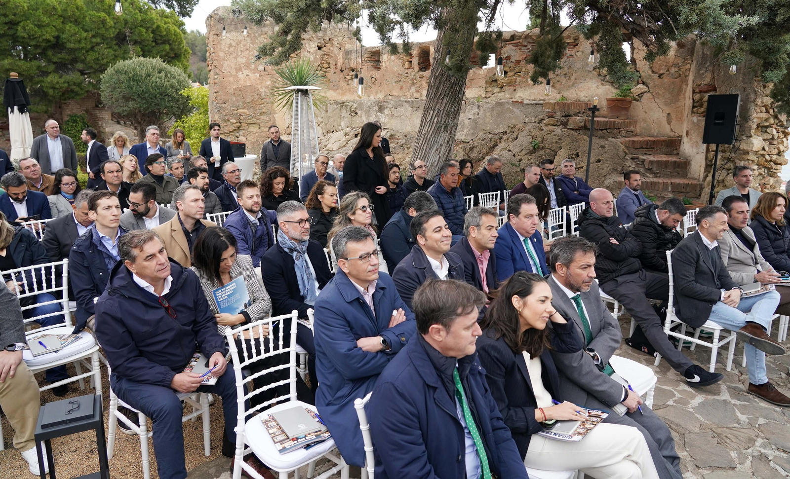 Berni Rodríguez y Carlos Cabezas, en una mesa redonda con historia