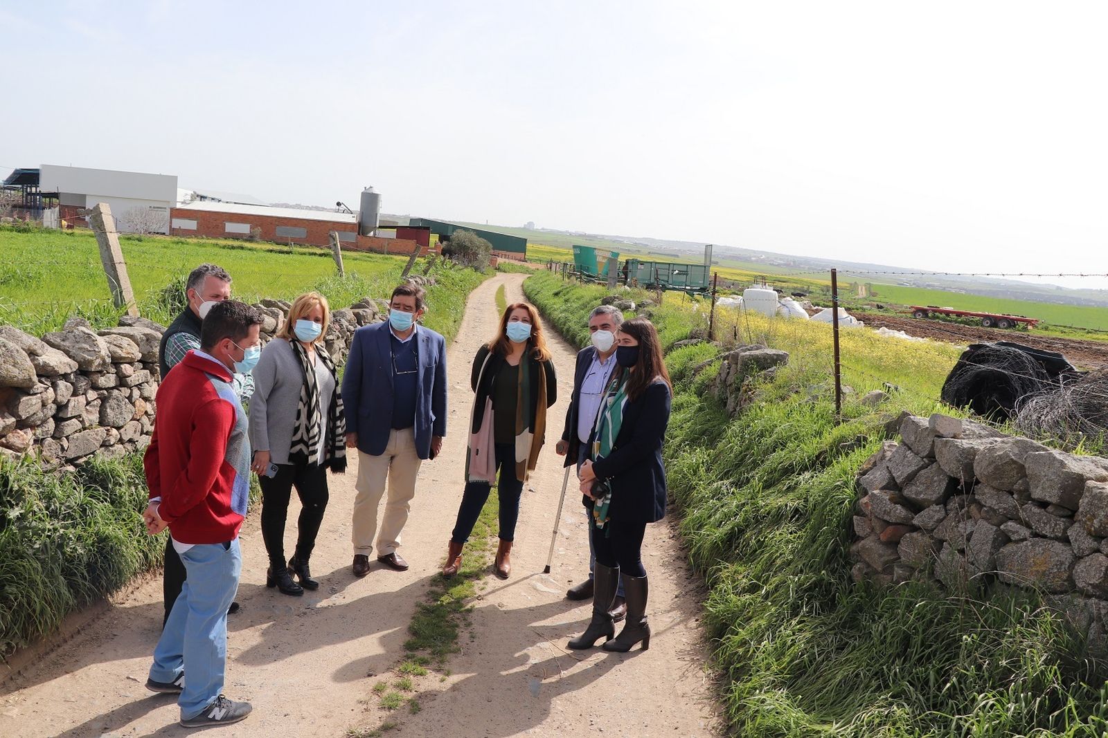 Visita en Añora a uno de los caminos que se beneficiarán de las obras.