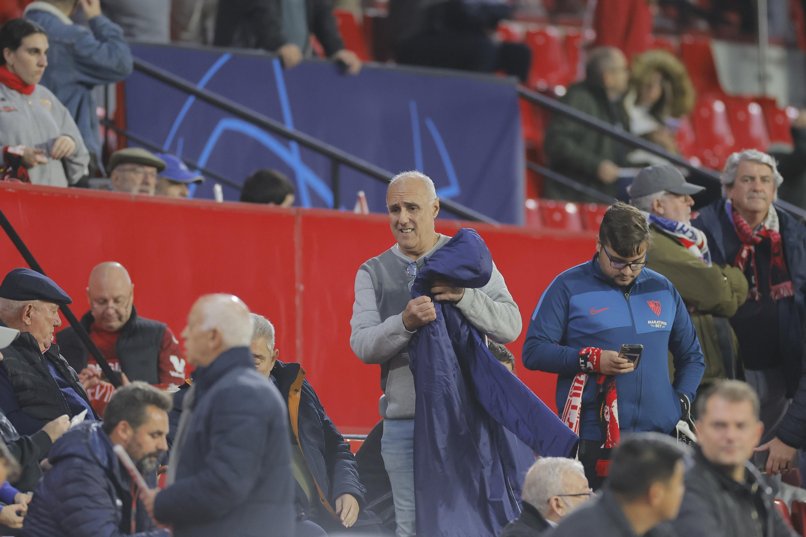 Búscate en las fotos del Sevilla Fc- PSV