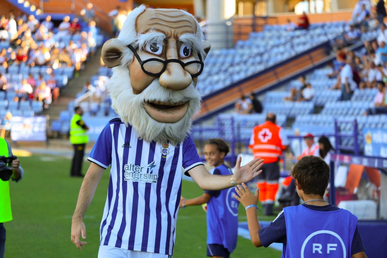 Búscate en las gradas del Nuevo Colombino durante el Recre-Puente Genil