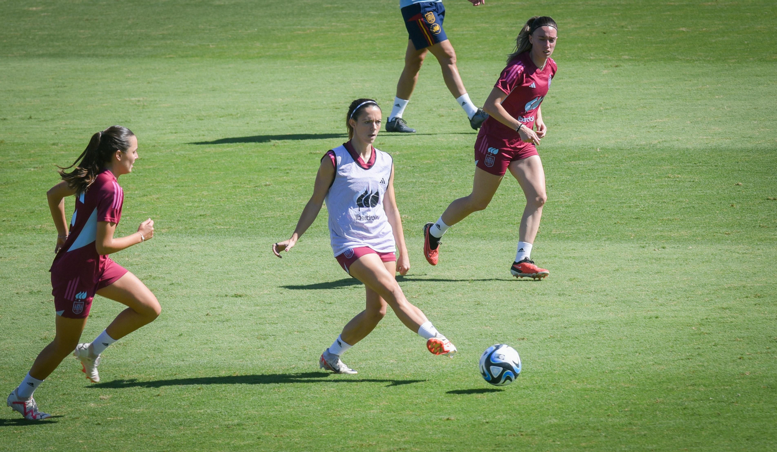 El entrenamiento de la Selección Española Femenina, en imágenes