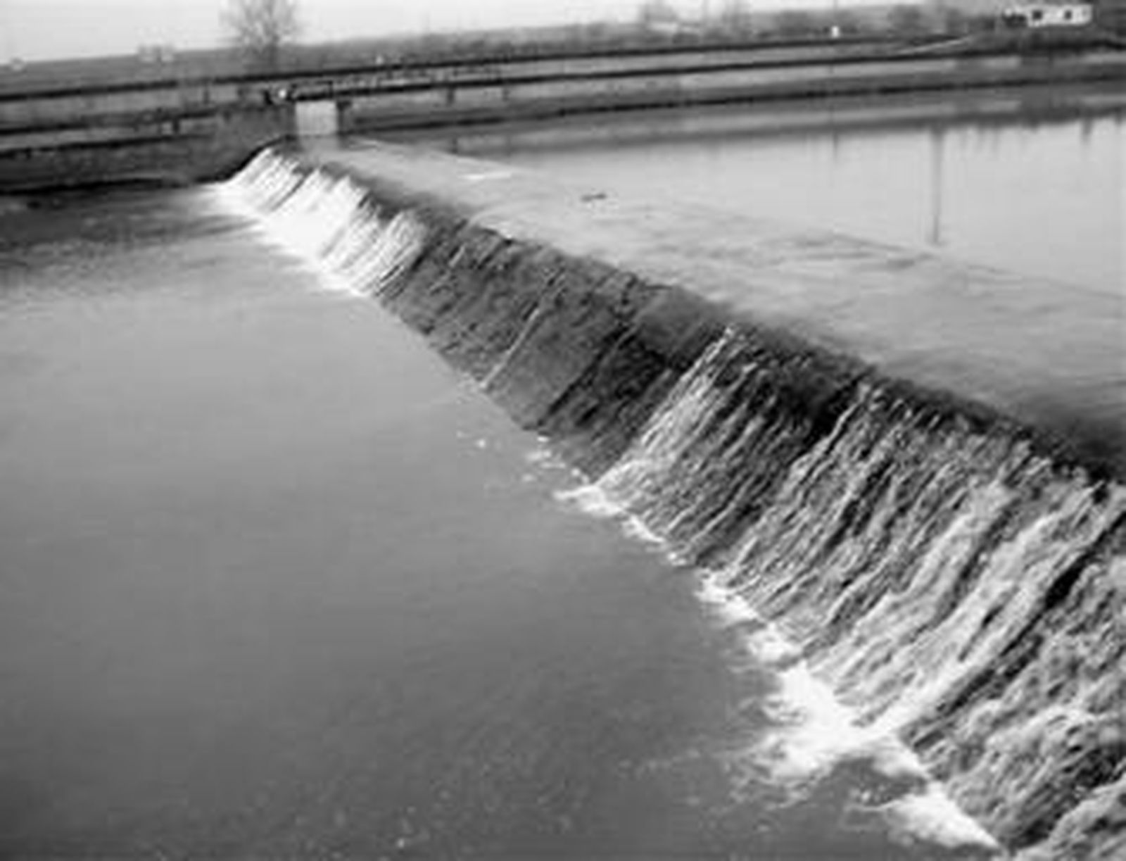 Agua sobrante del río Grande que abastece a la capital.