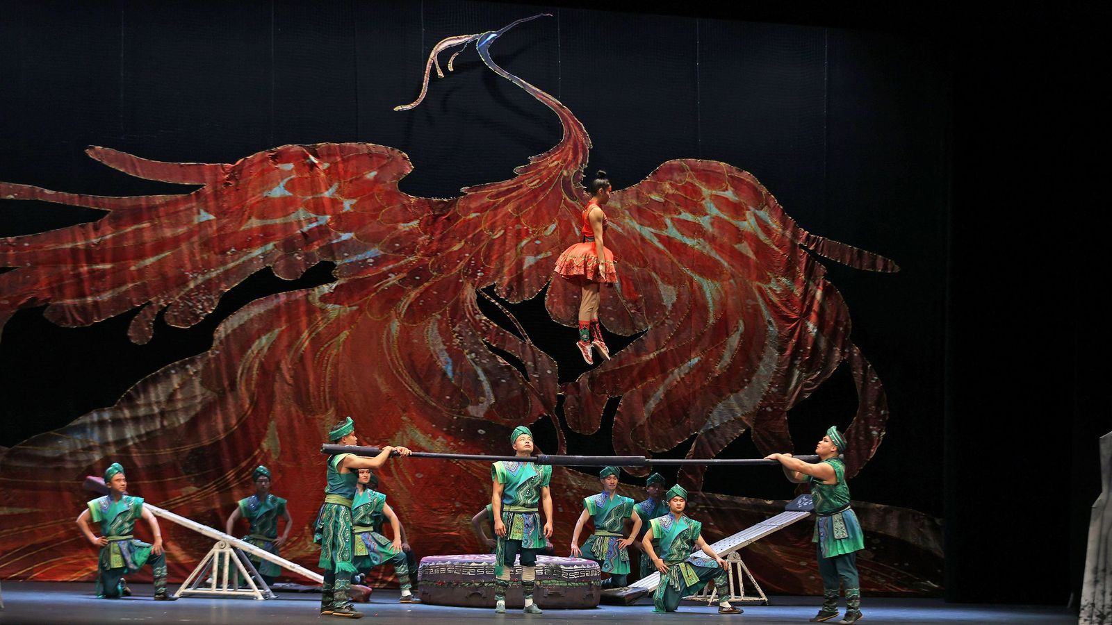 Imágenes del 'Gran Circo Acrobático de China' en el Teatro Villamarta