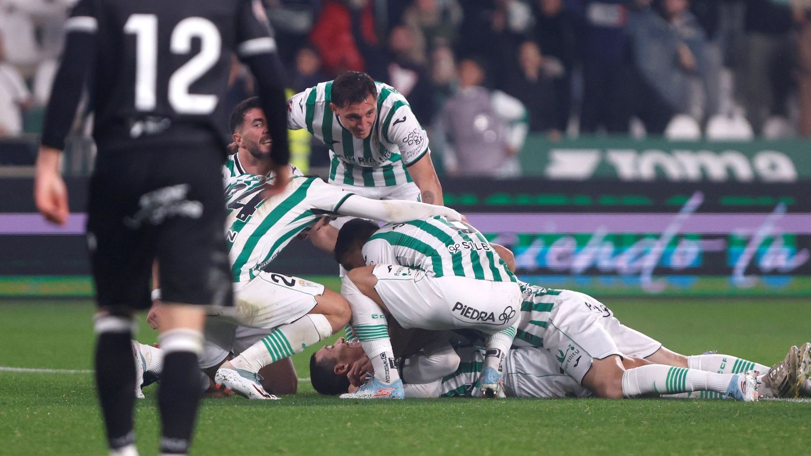 Los jugadores del Córdoba CF celebran un gol en El Arcángel.