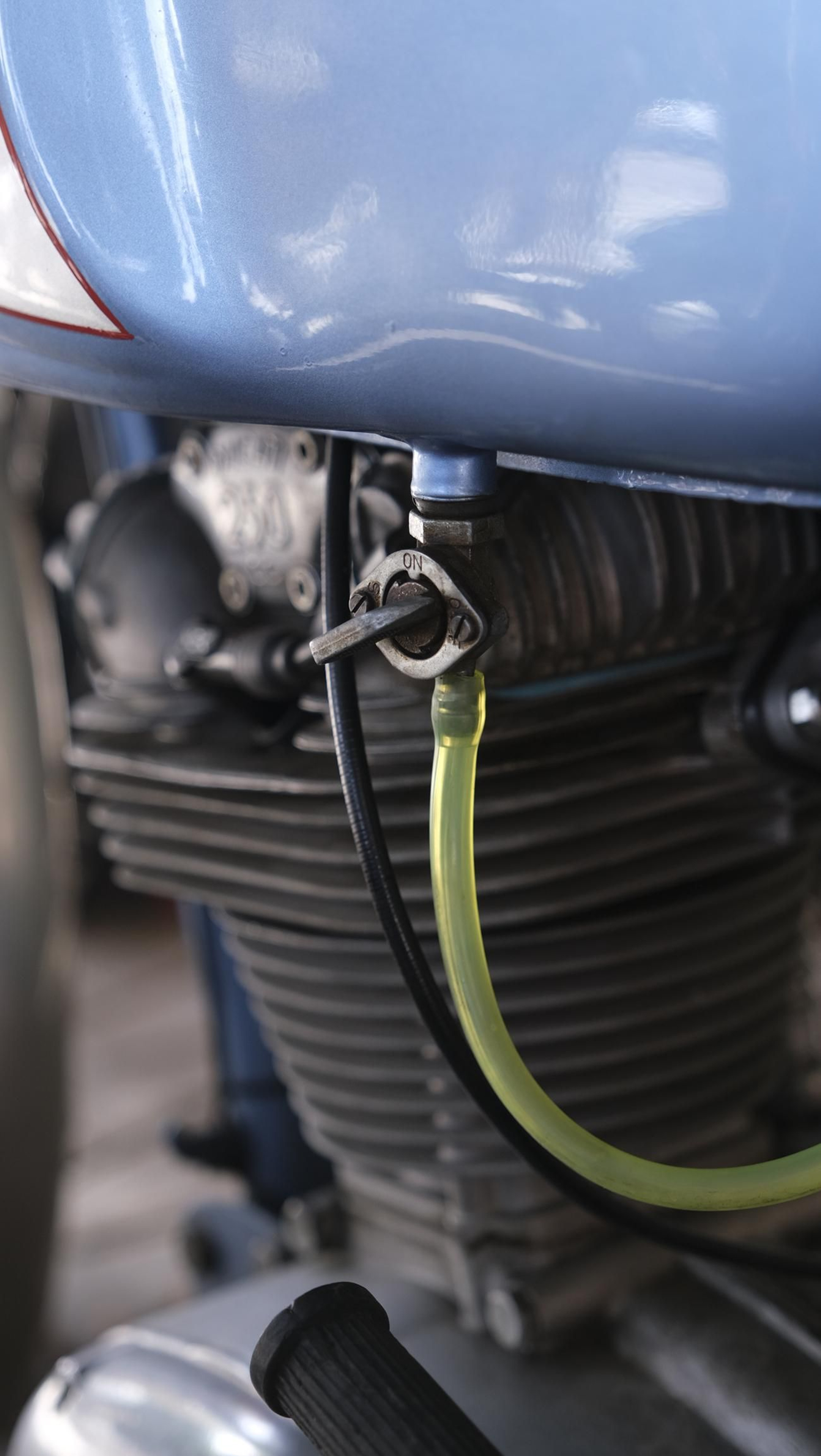 Exposición de motos antiguas y Ducatis en la Feria de Almería 2025, en imágenes